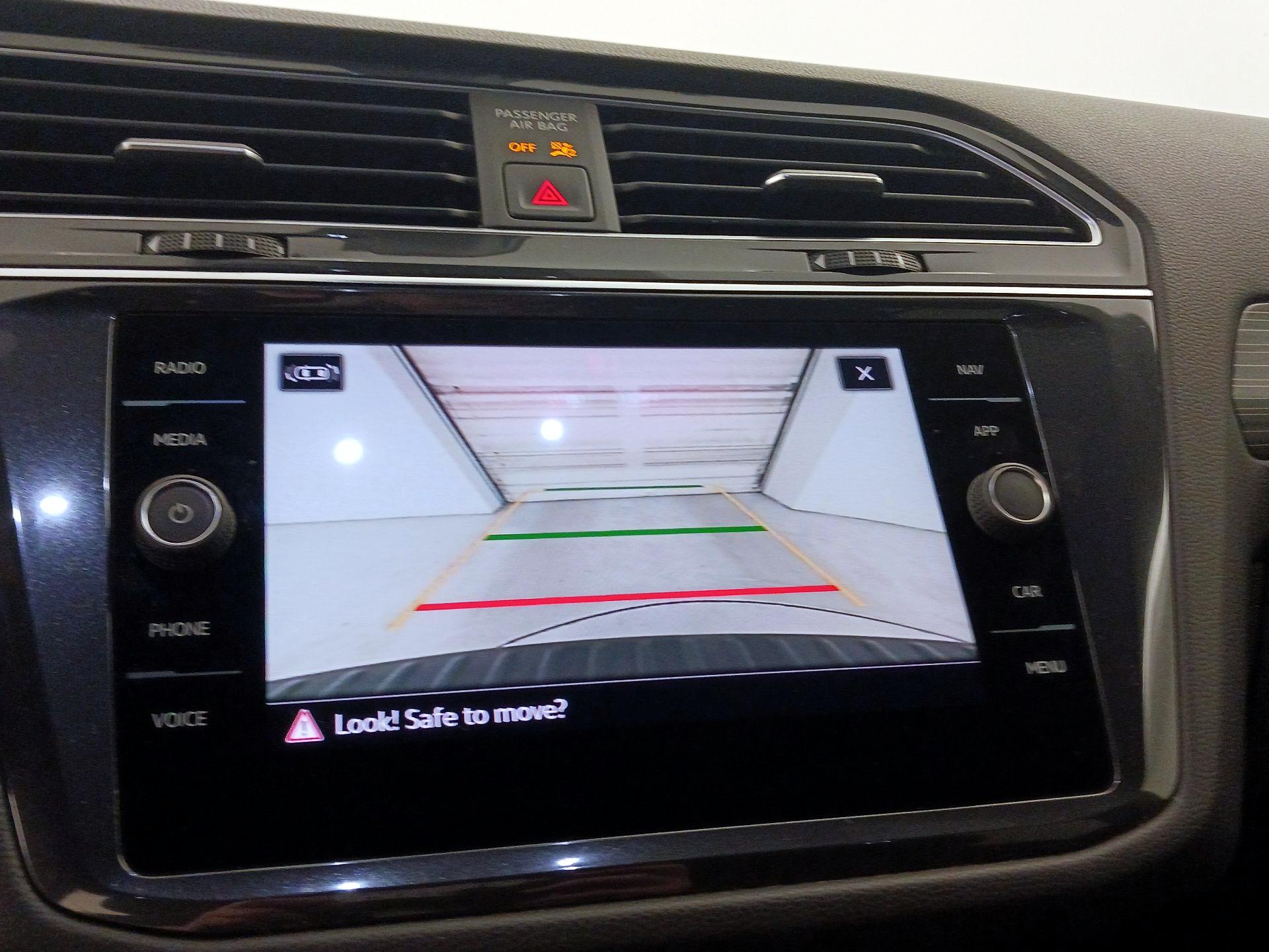 Thumbnail: 2022 Volkswagen Tiguan - 15