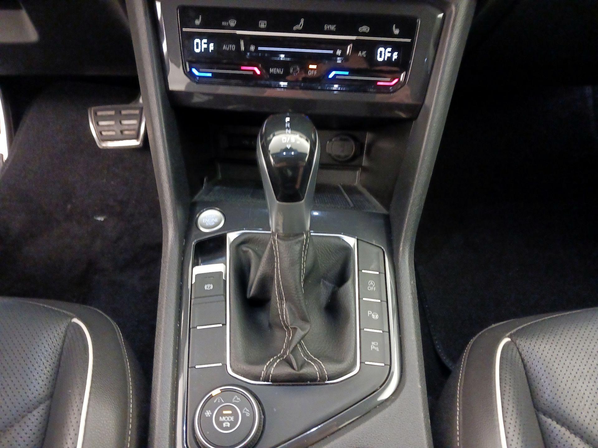 Thumbnail: 2022 Volkswagen Tiguan - 18