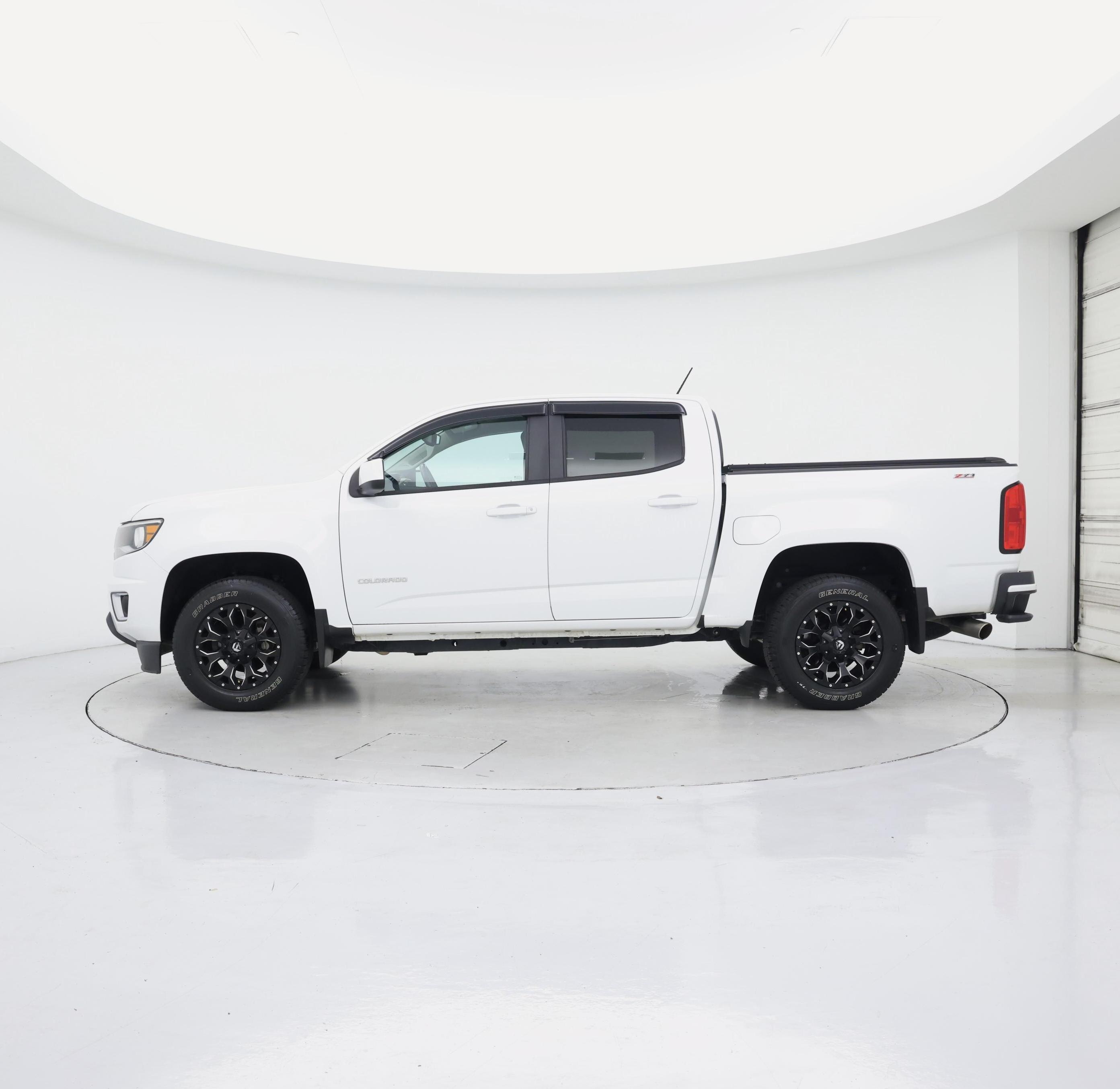 Thumbnail: 2020 Chevrolet Colorado - 3