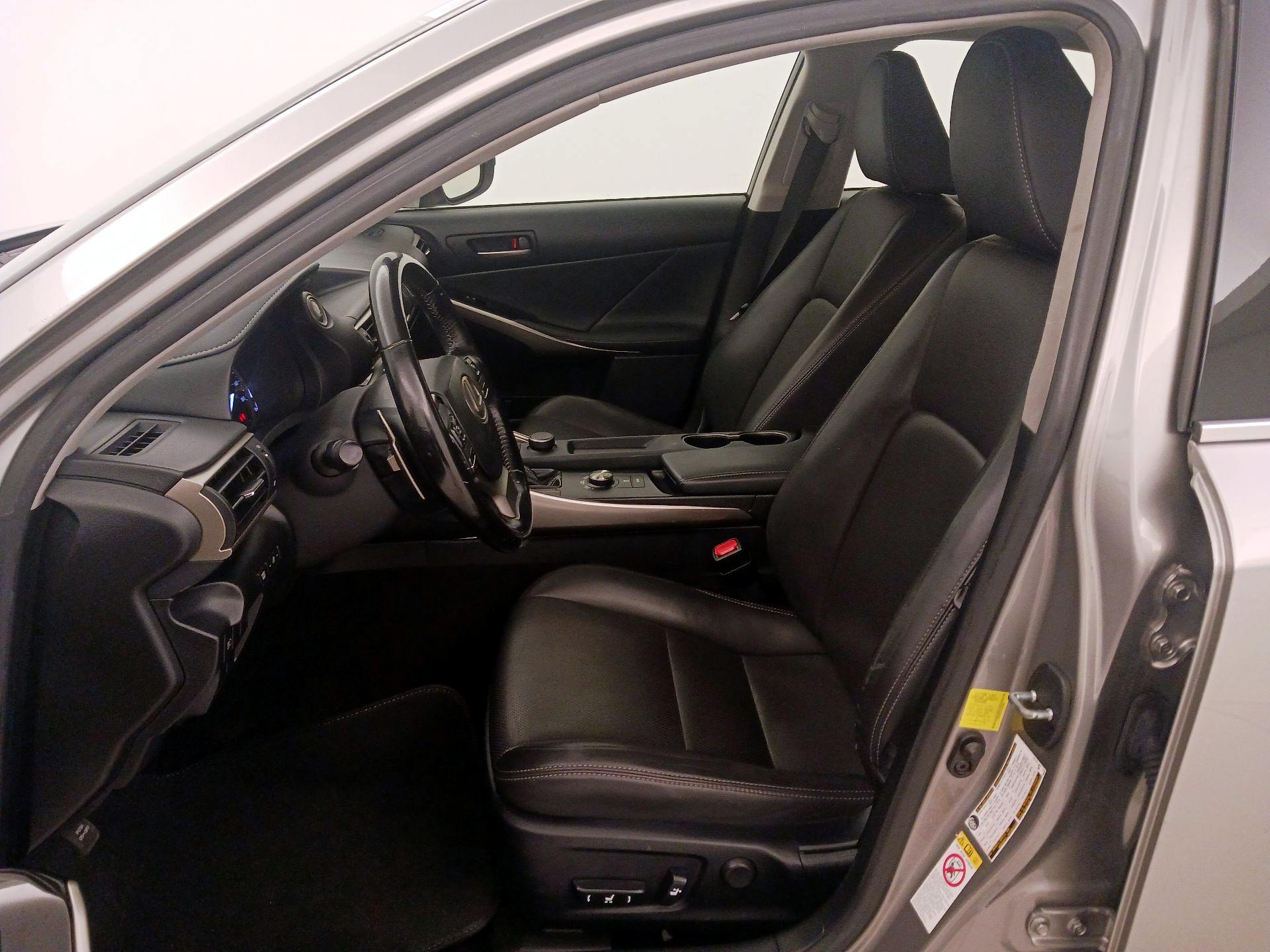 Thumbnail: 2017 Lexus IS - 11