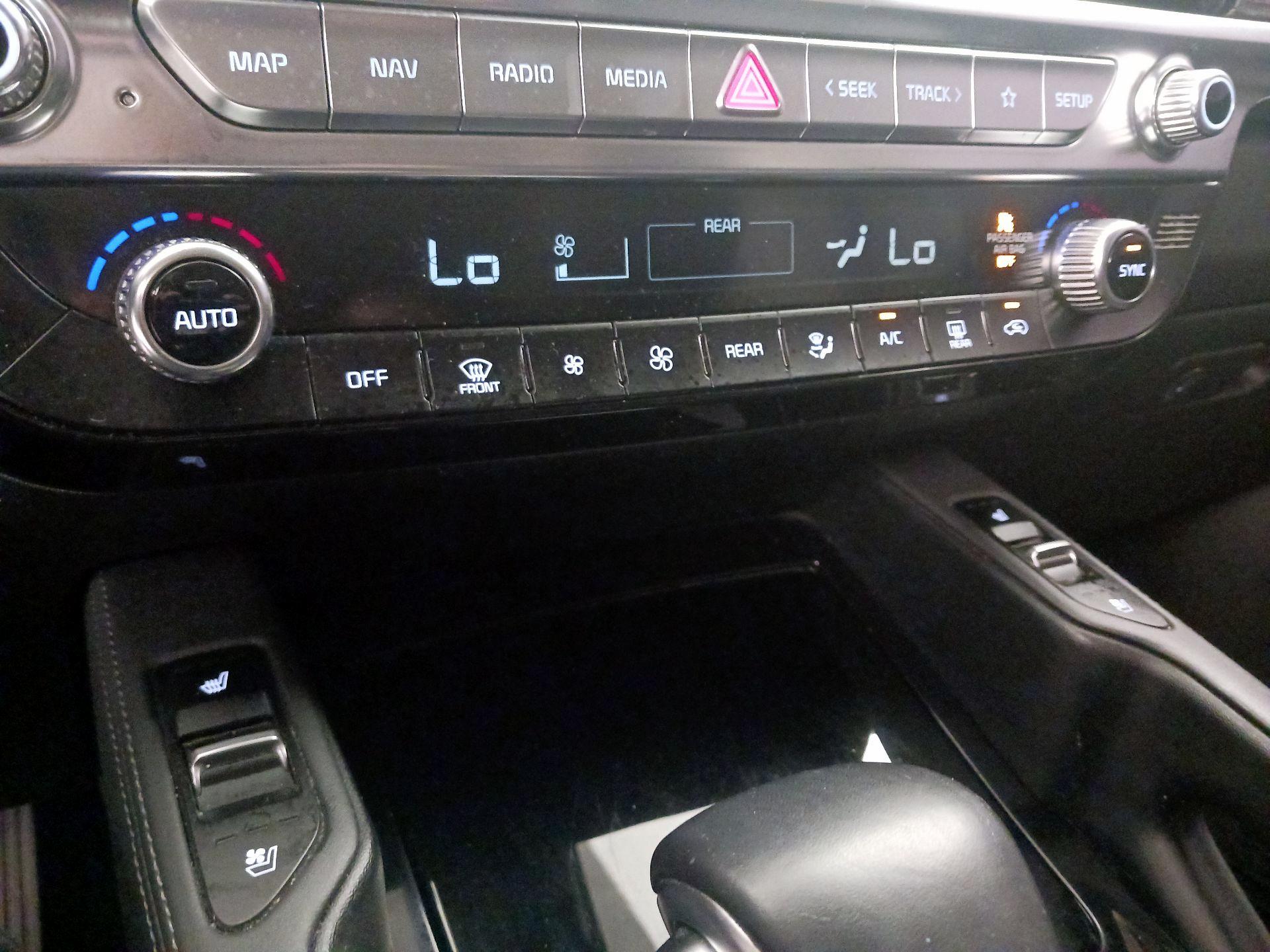 Thumbnail: 2020 Kia Telluride - 17