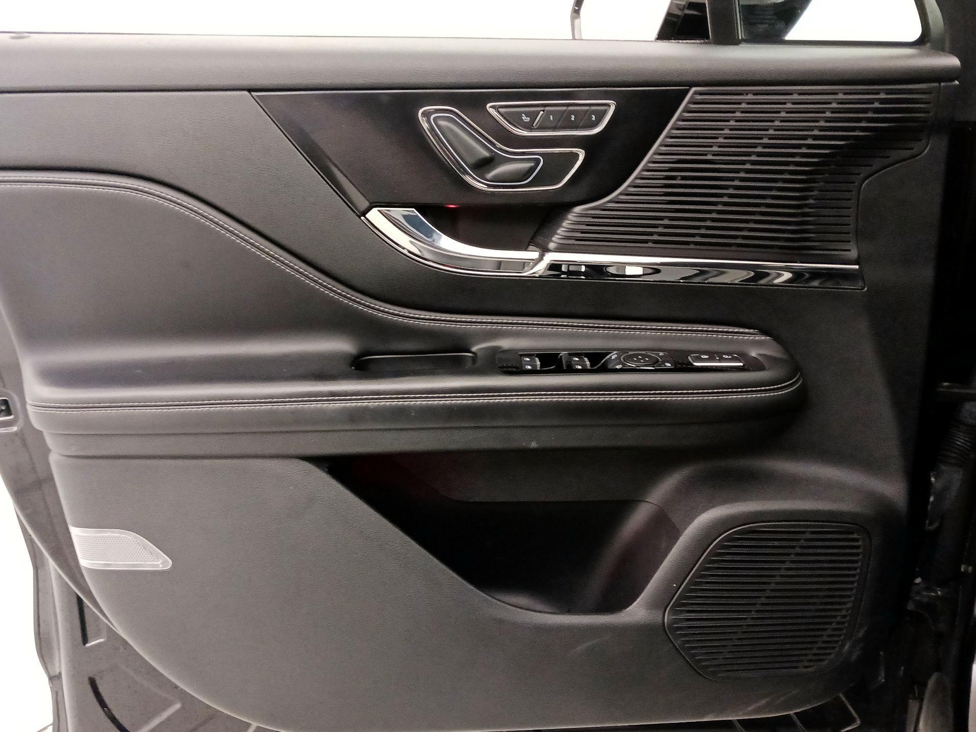 Thumbnail: 2021 Lincoln Corsair - 12