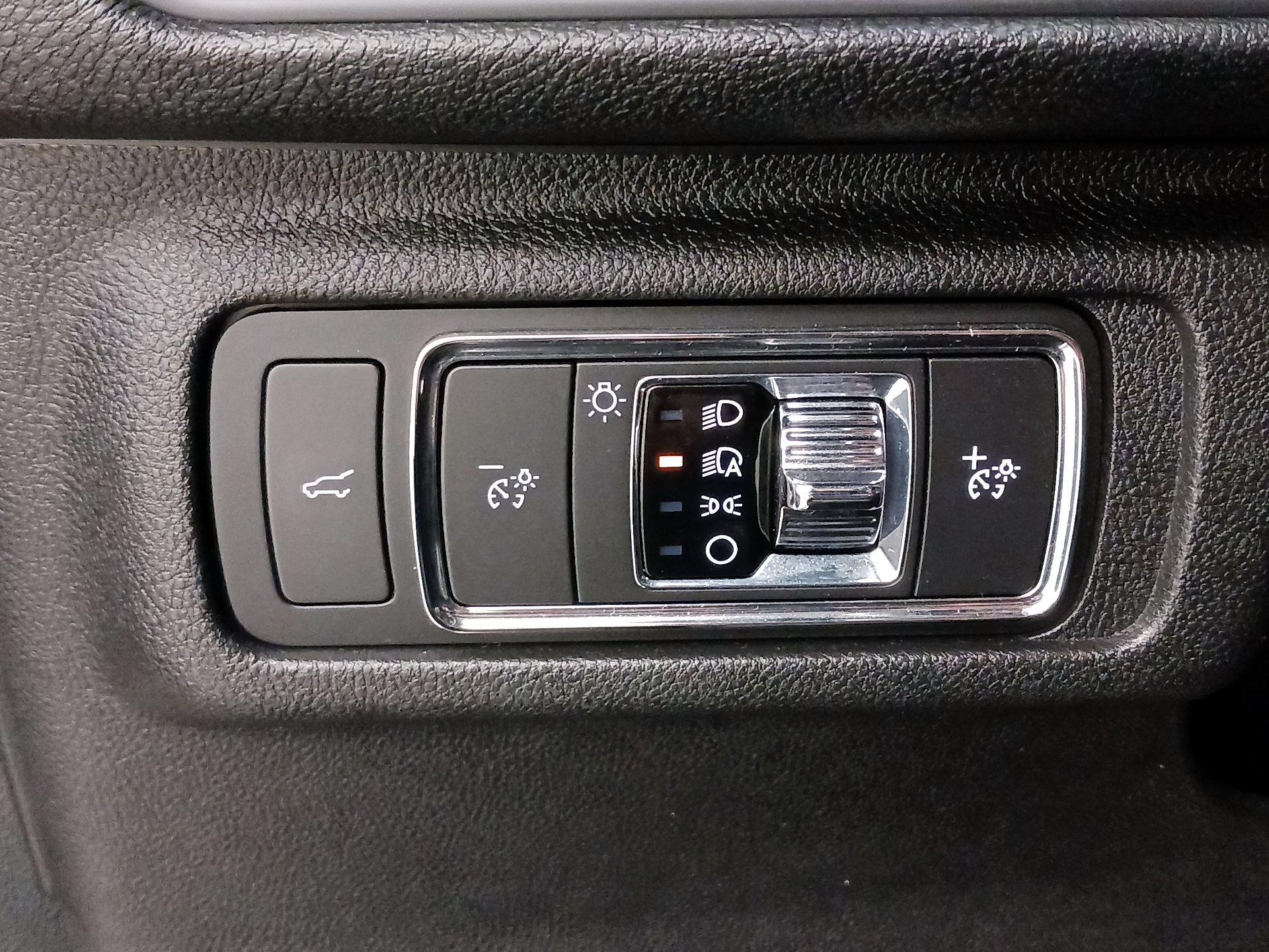 Thumbnail: 2021 Lincoln Corsair - 13