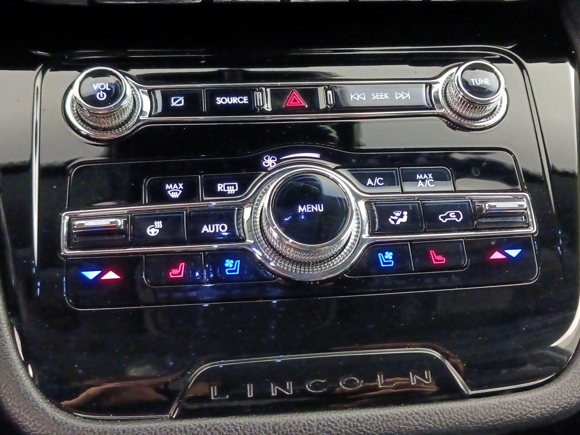 Thumbnail: 2021 Lincoln Corsair - 17