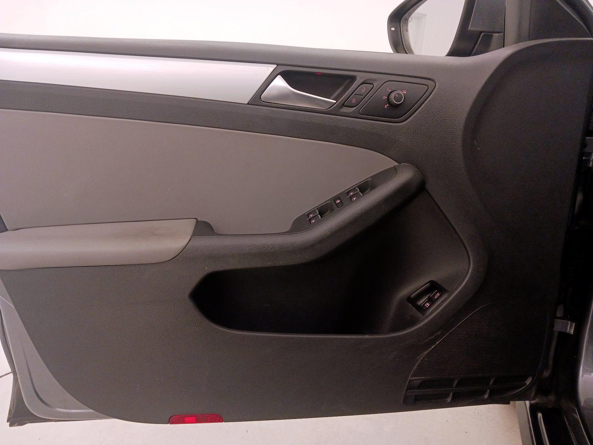 Thumbnail: 2016 Volkswagen Jetta - 12