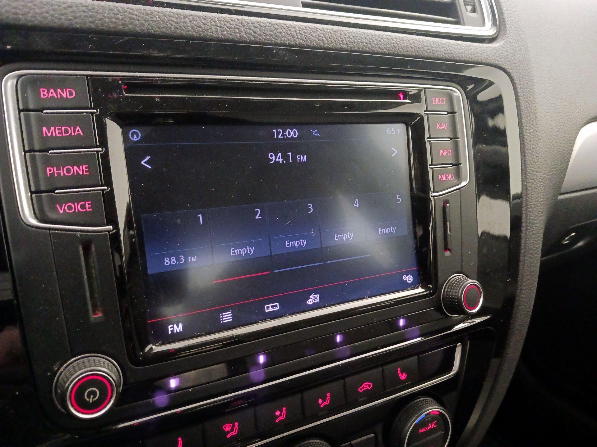 Thumbnail: 2016 Volkswagen Jetta - 16