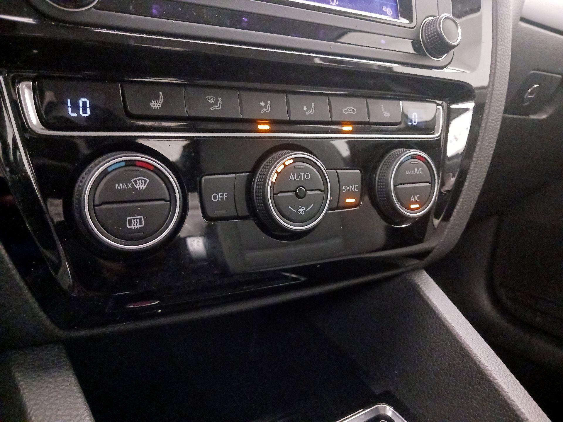 Thumbnail: 2016 Volkswagen Jetta - 17