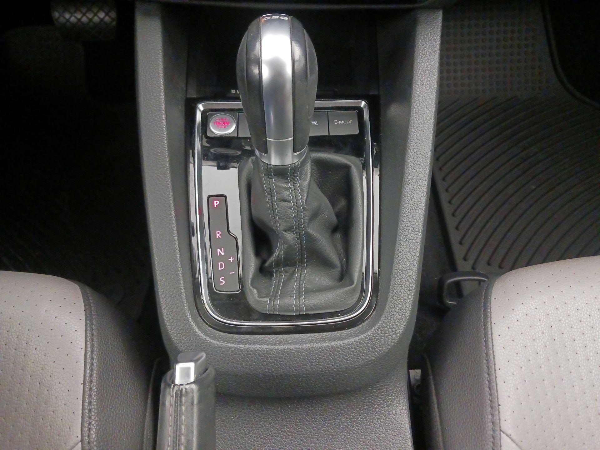 Thumbnail: 2016 Volkswagen Jetta - 18