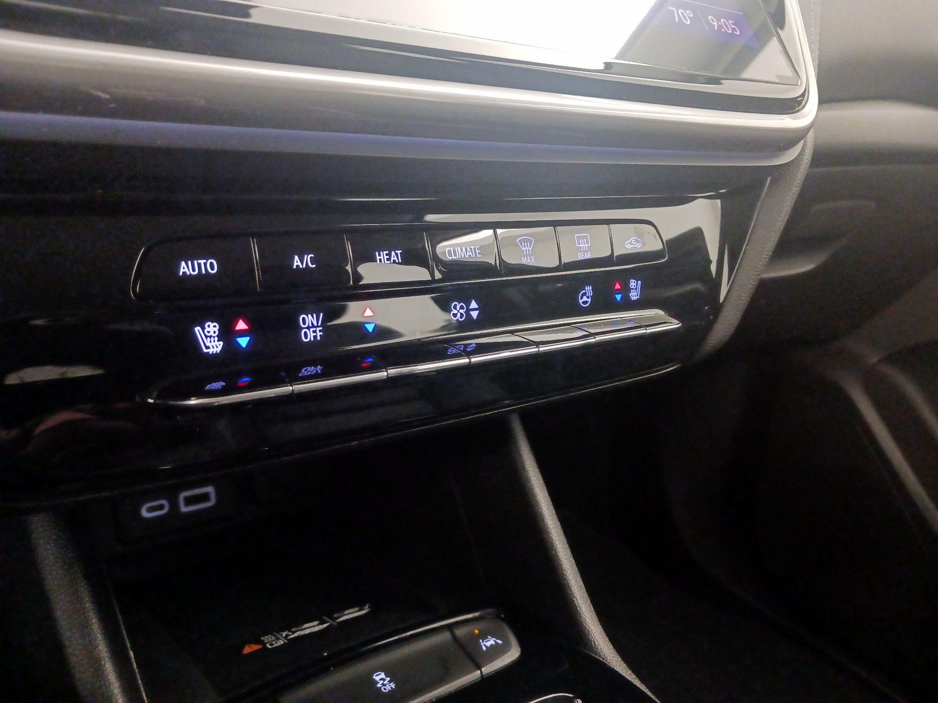 Thumbnail: 2022 Chevrolet Bolt EUV - 16