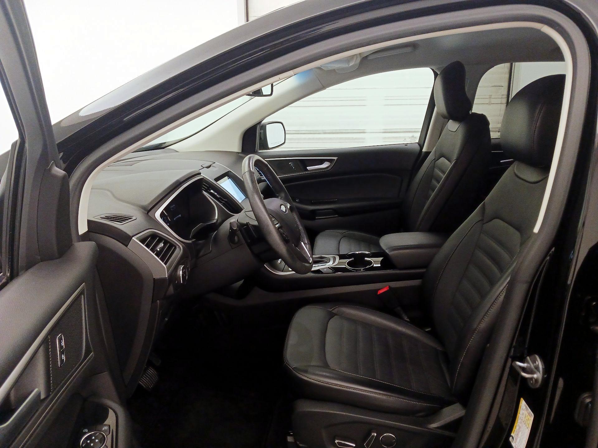 Thumbnail: 2017 Ford Edge - 11