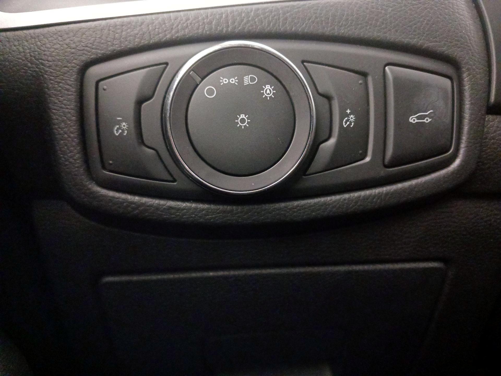 Thumbnail: 2017 Ford Edge - 13