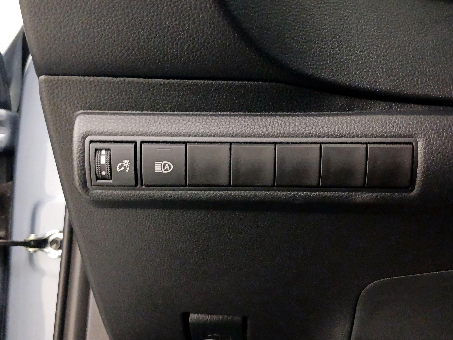 Thumbnail: 2025 Toyota Corolla - 13