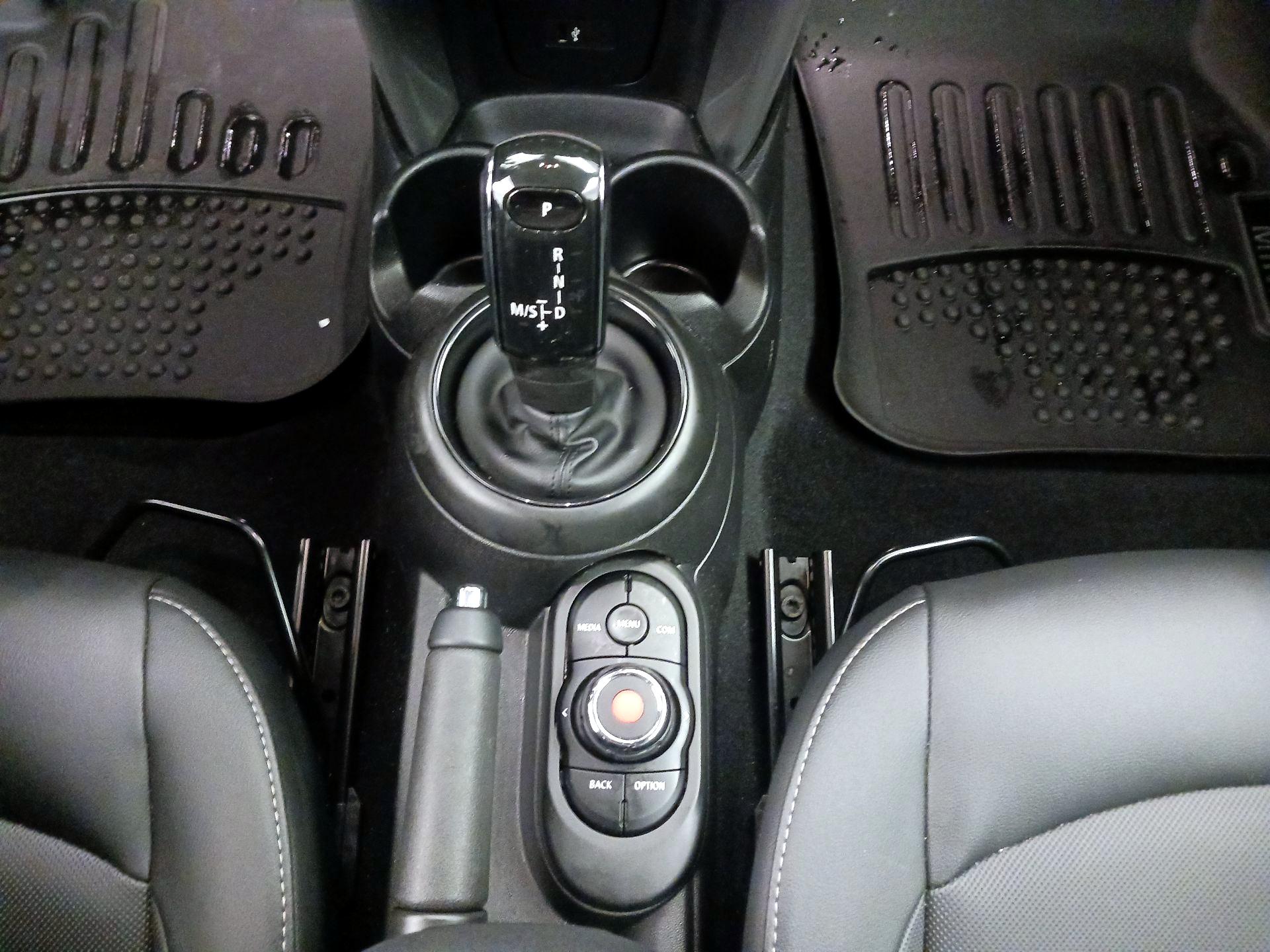 Thumbnail: 2022 MINI Cooper Hardtop - 17