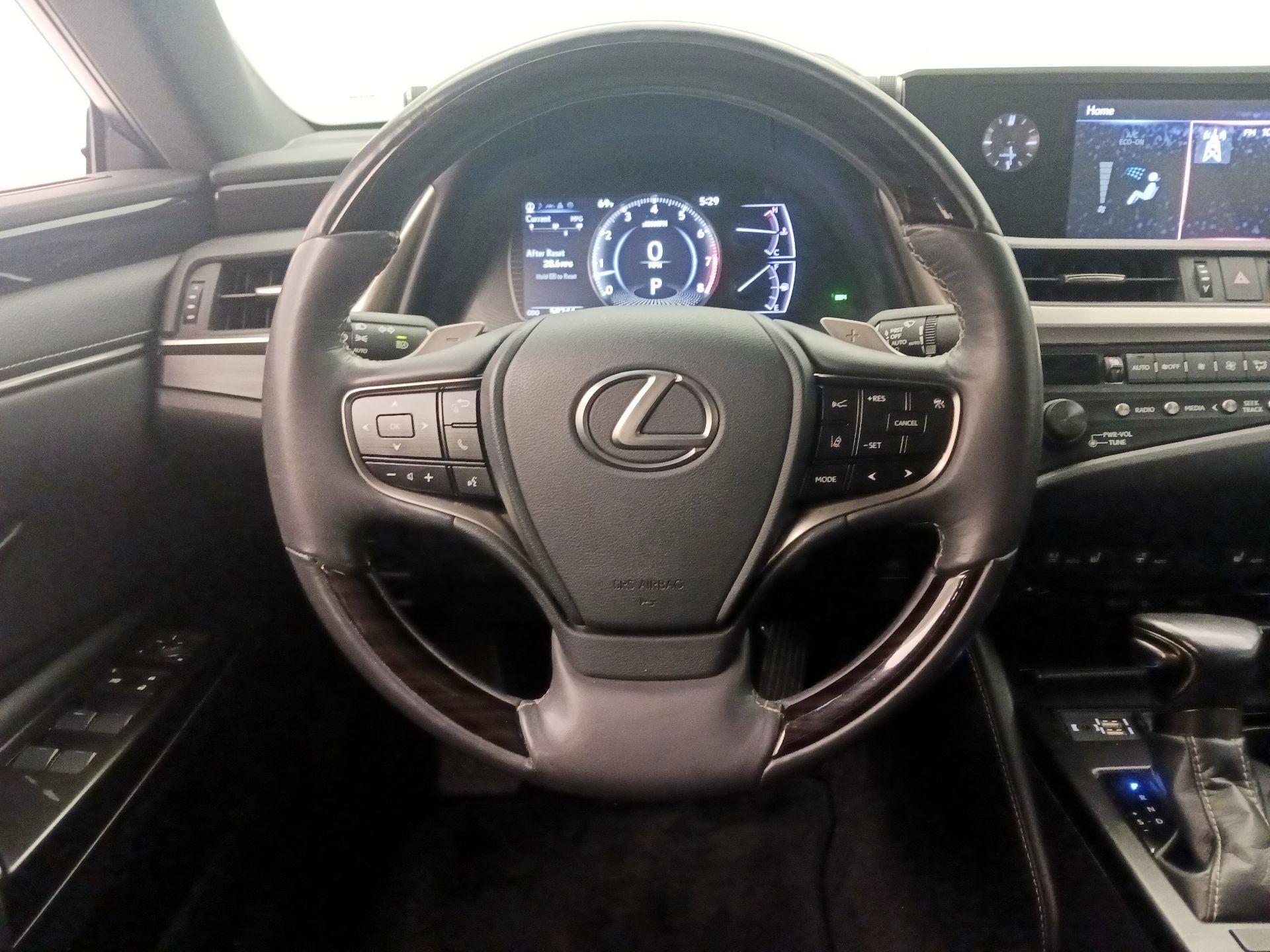 Thumbnail: 2019 Lexus ES - 10