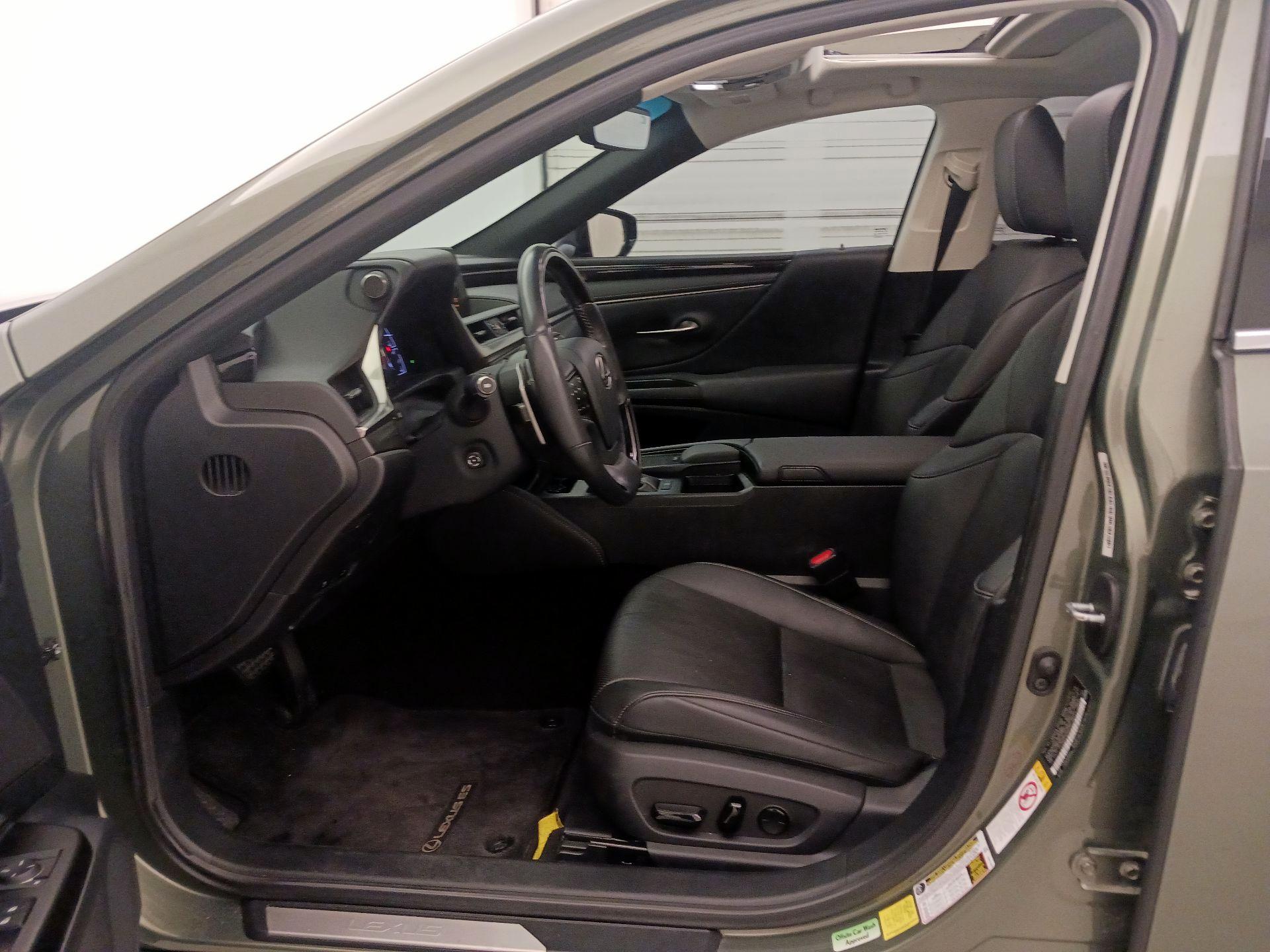 Thumbnail: 2019 Lexus ES - 11