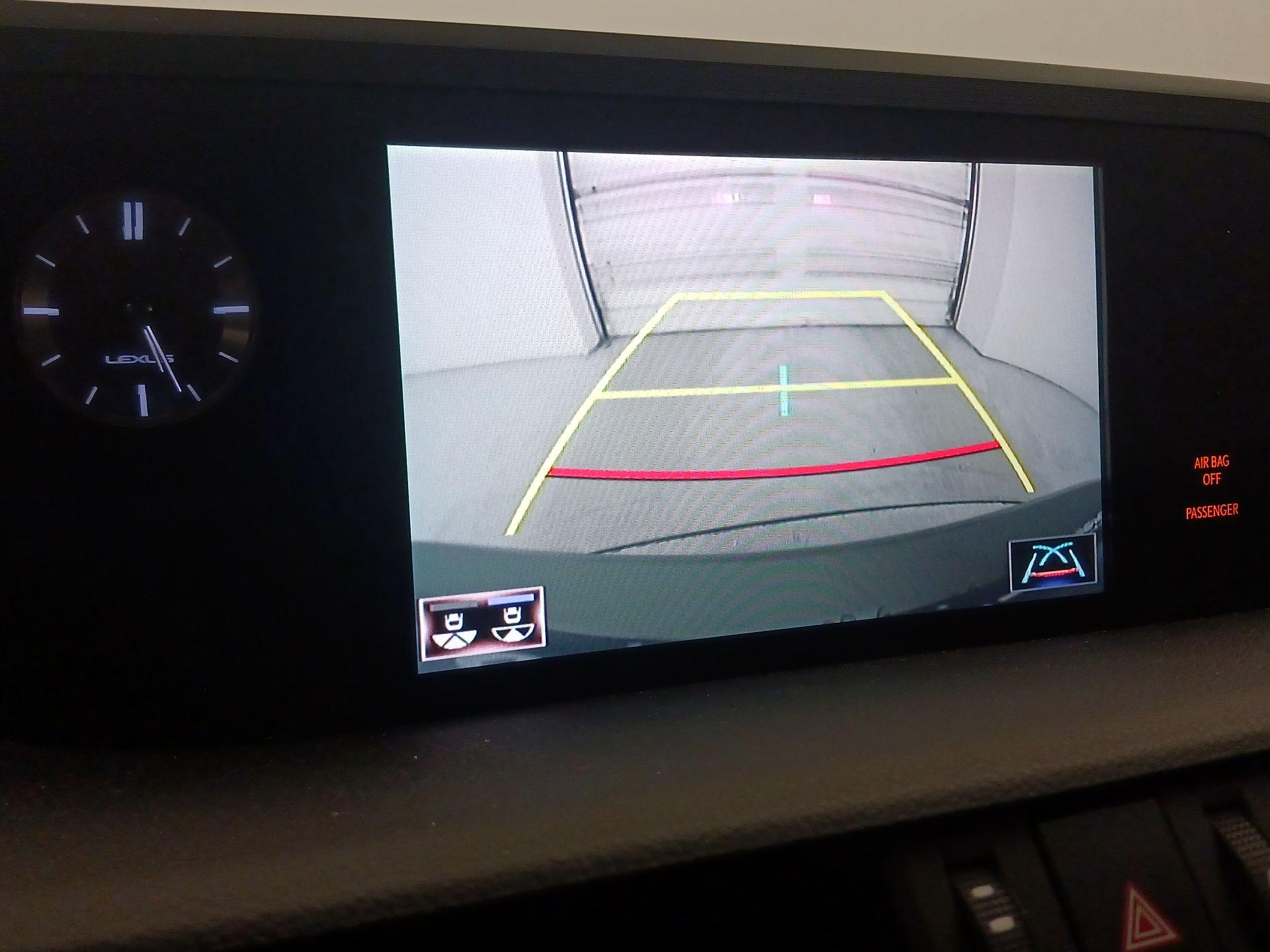 Thumbnail: 2019 Lexus ES - 13