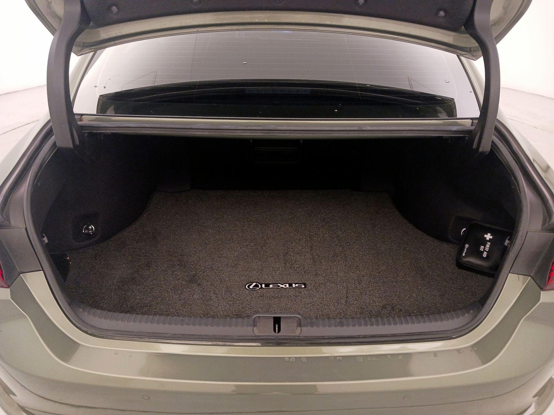 Thumbnail: 2019 Lexus ES - 20