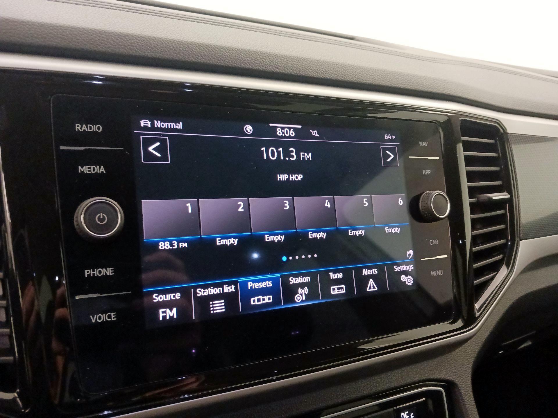 Thumbnail: 2023 Volkswagen Atlas - 16