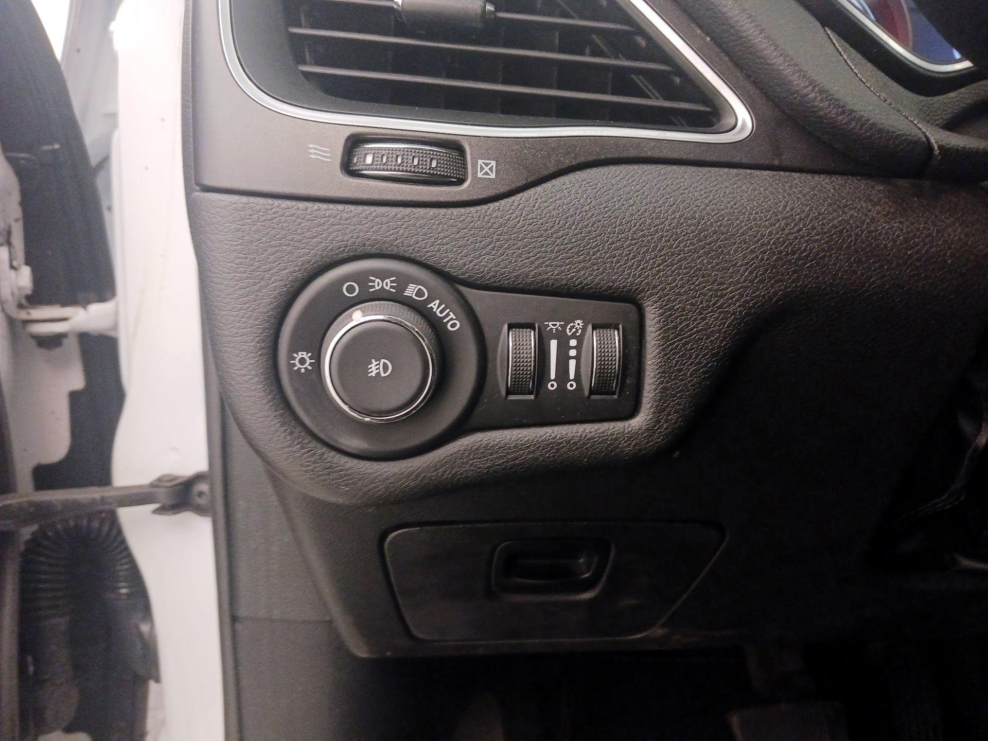 Thumbnail: 2019 Jeep Cherokee - 13