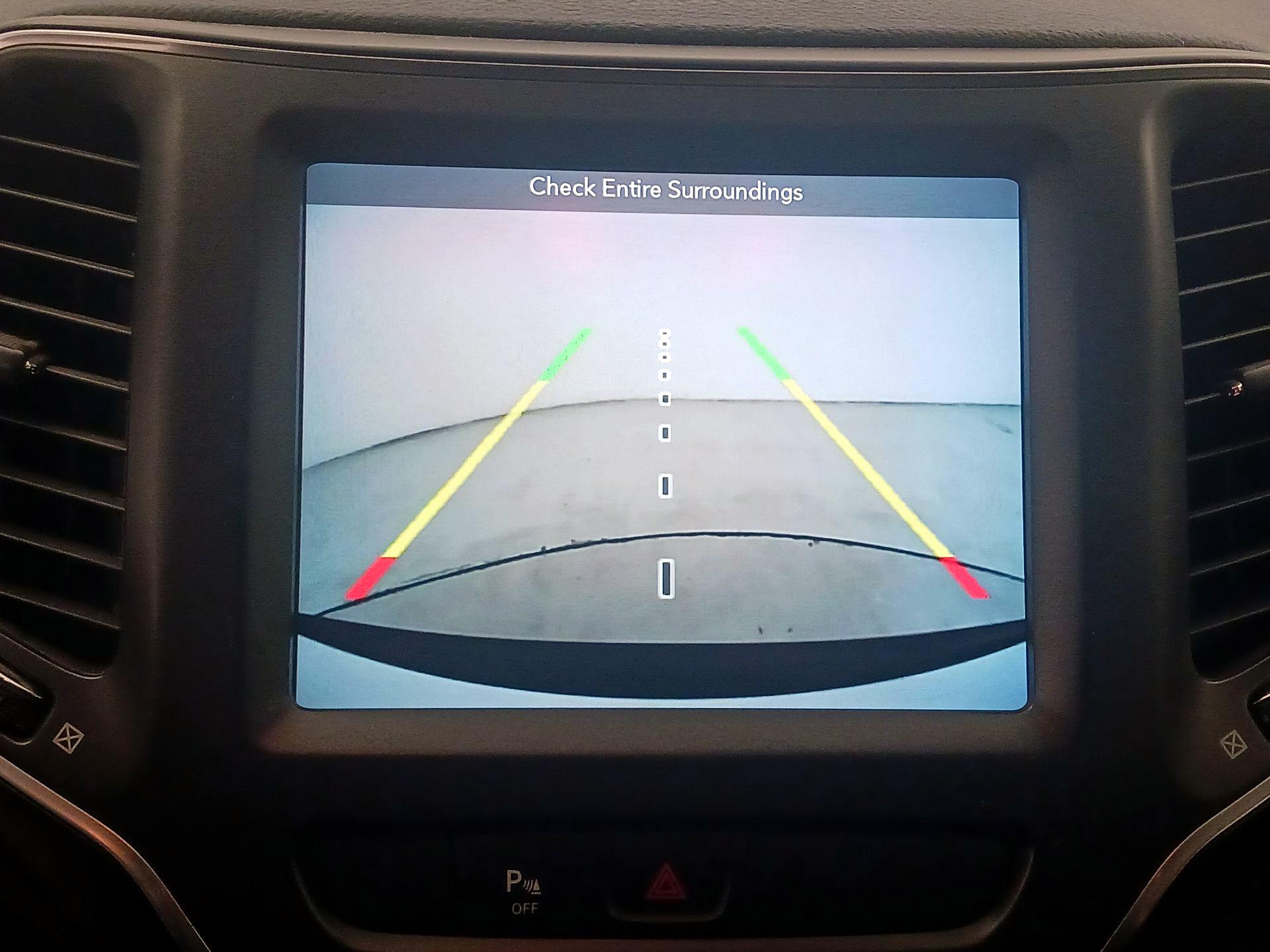 Thumbnail: 2019 Jeep Cherokee - 15