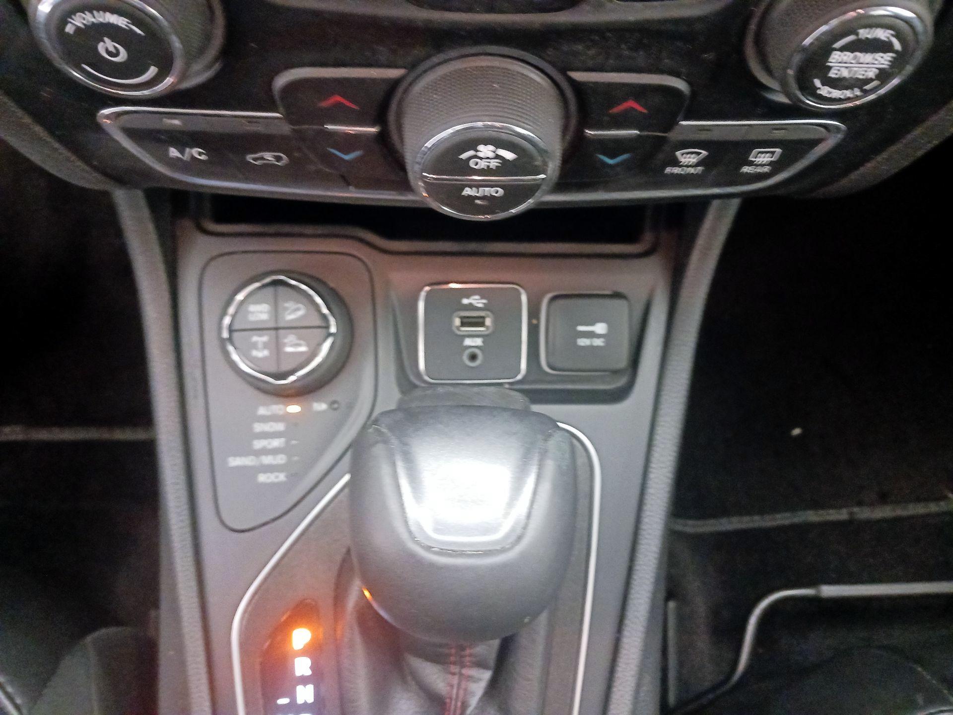 Thumbnail: 2019 Jeep Cherokee - 19