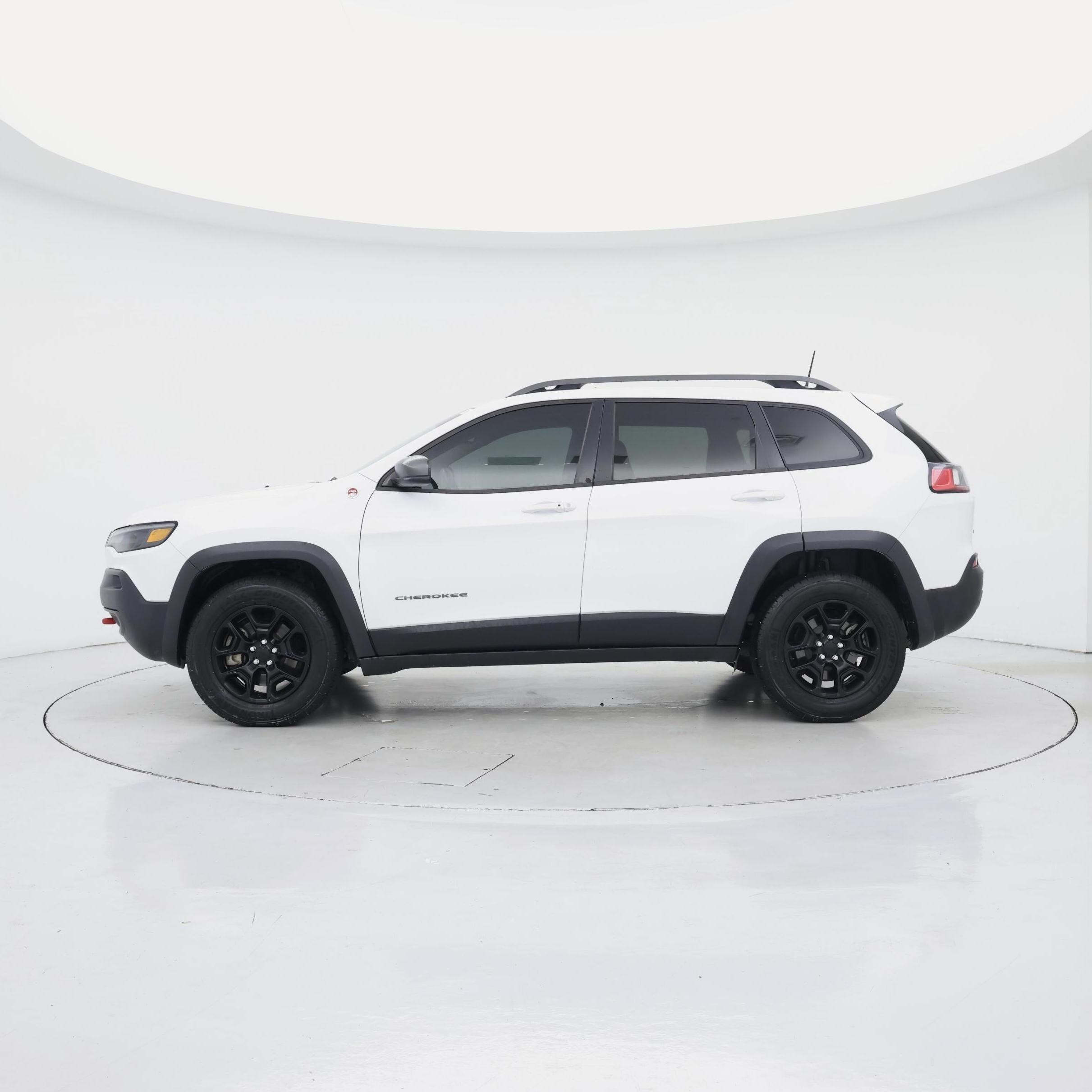 Thumbnail: 2019 Jeep Cherokee - 3