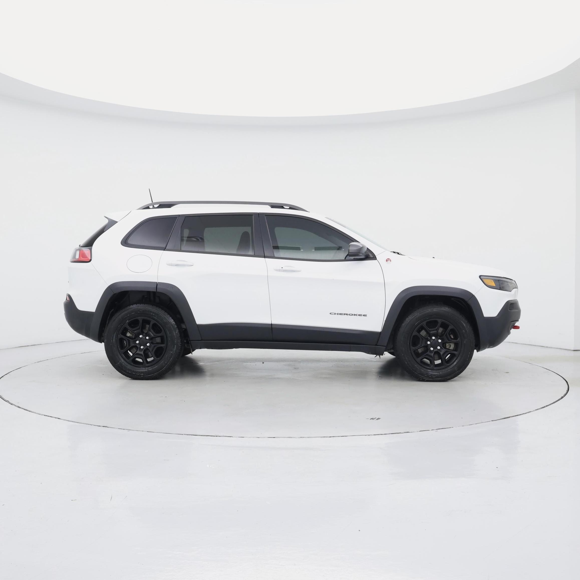 Thumbnail: 2019 Jeep Cherokee - 7