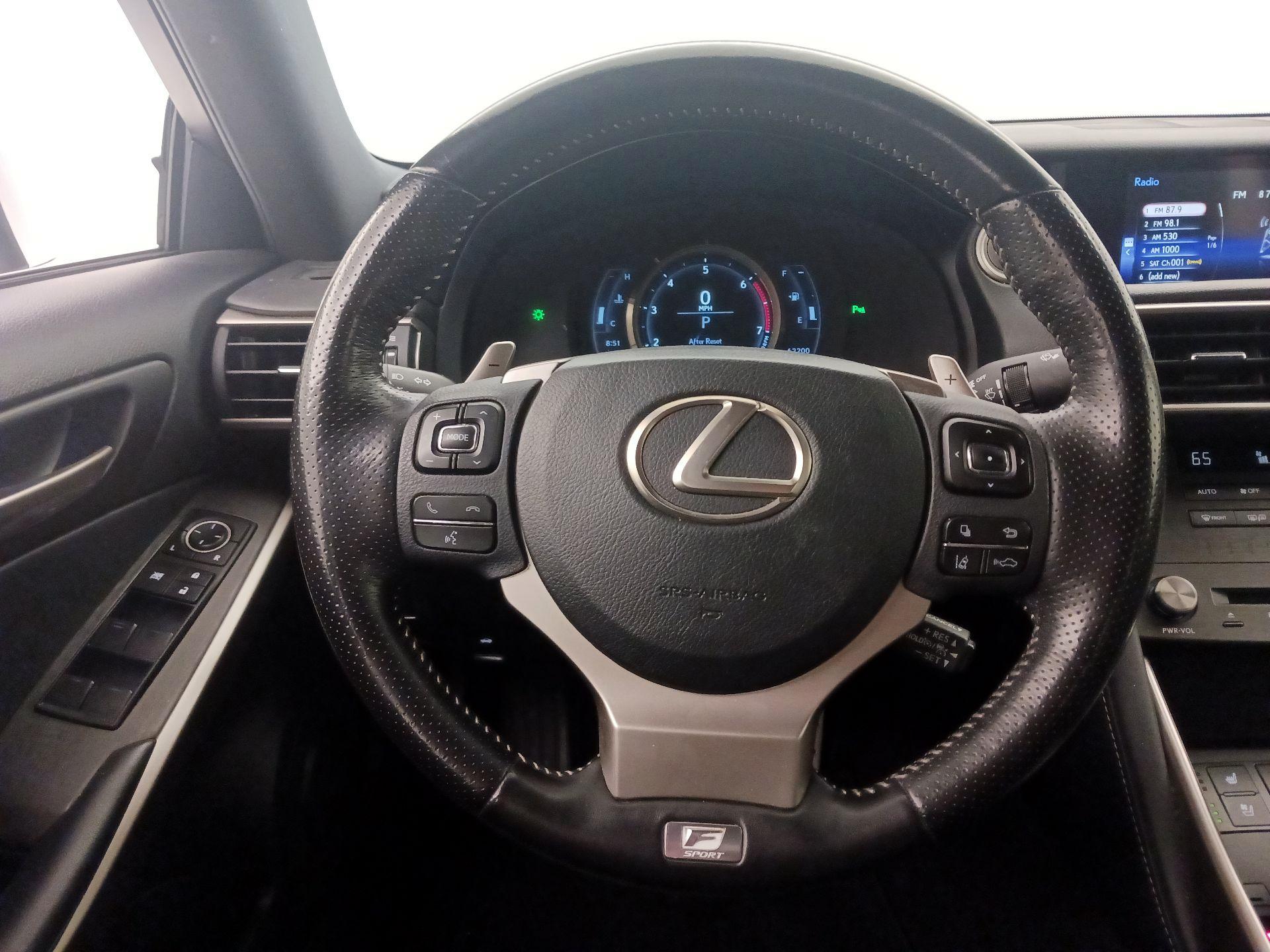 Thumbnail: 2020 Lexus IS - 10