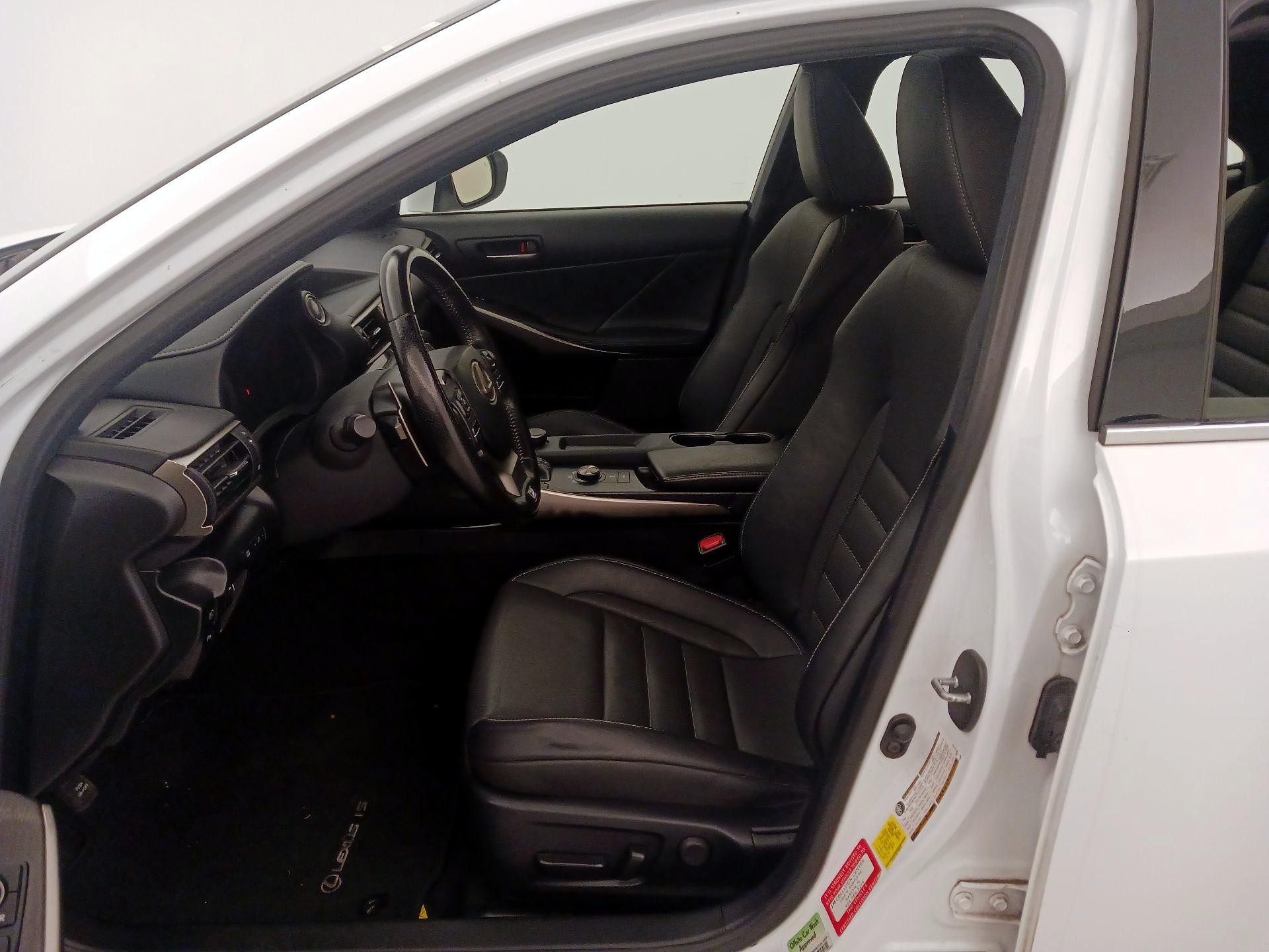 Thumbnail: 2020 Lexus IS - 11