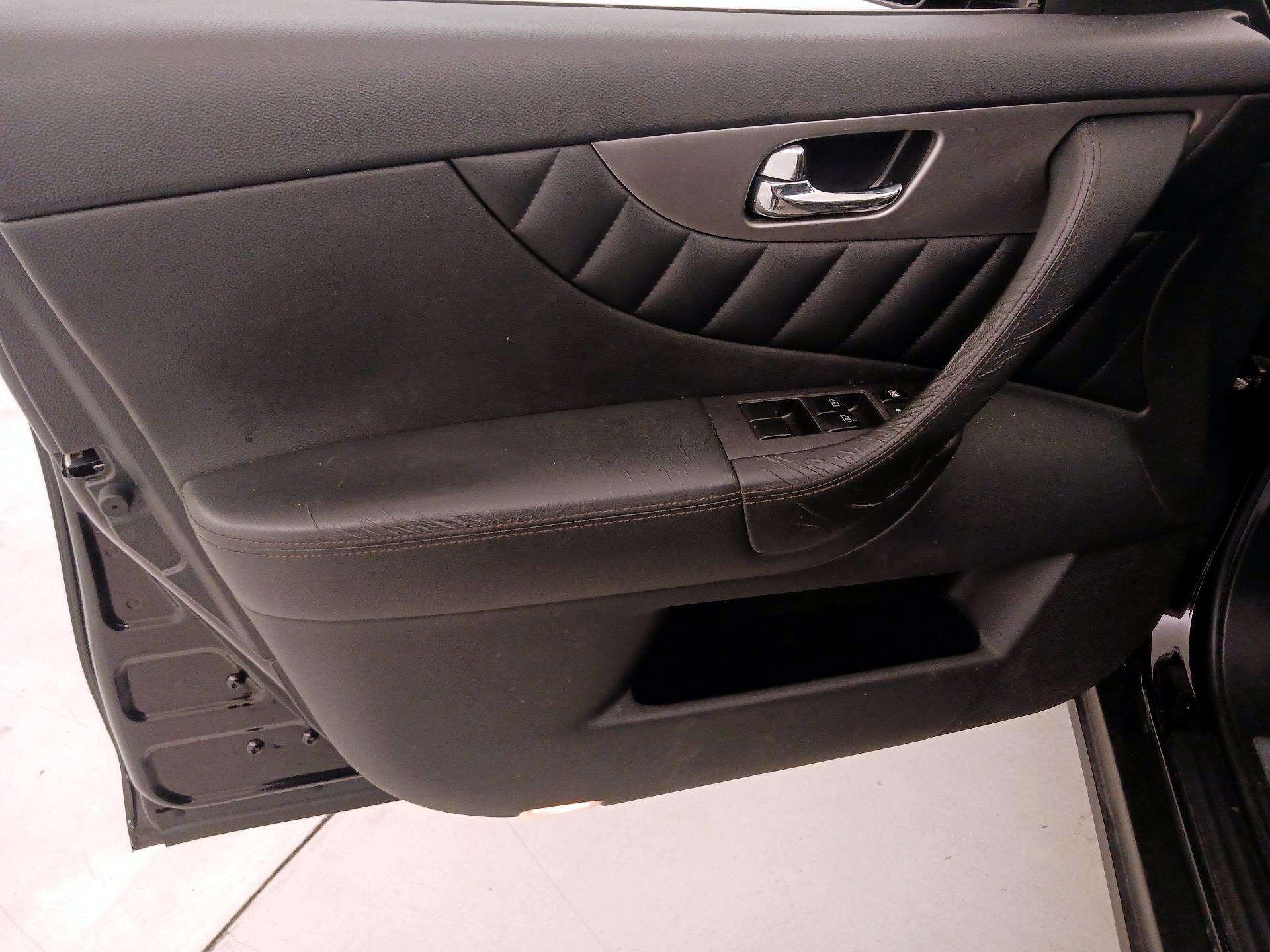 Thumbnail: 2016 INFINITI QX70 - 12
