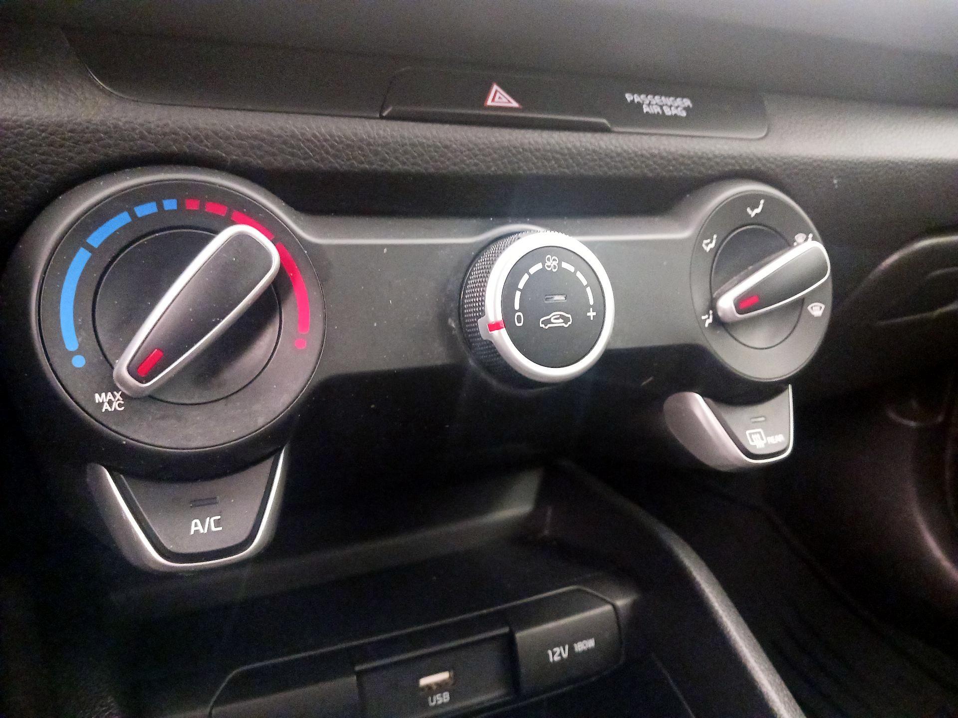 Thumbnail: 2021 Kia Rio5 - 15