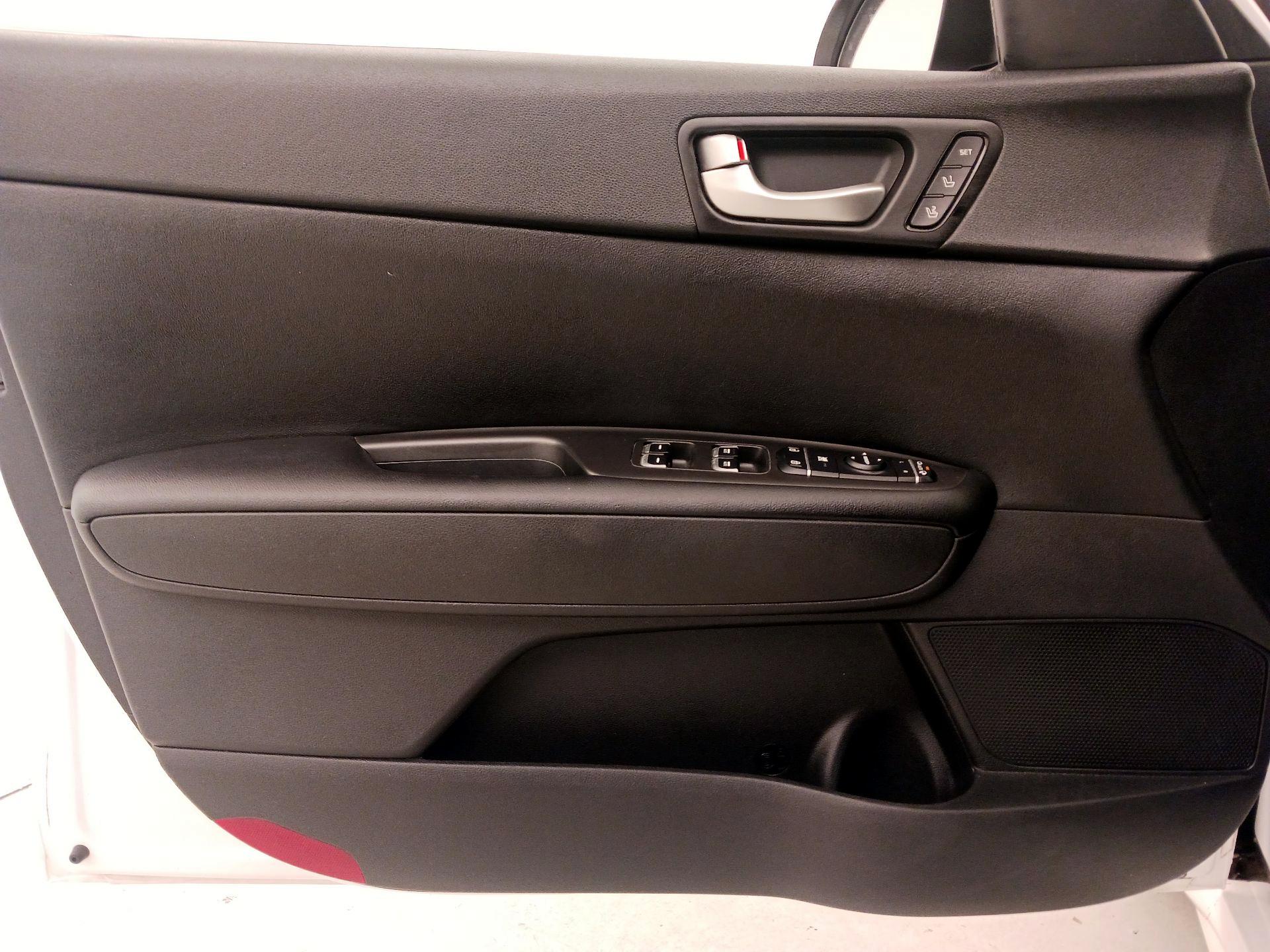 Thumbnail: 2016 Kia Optima - 12