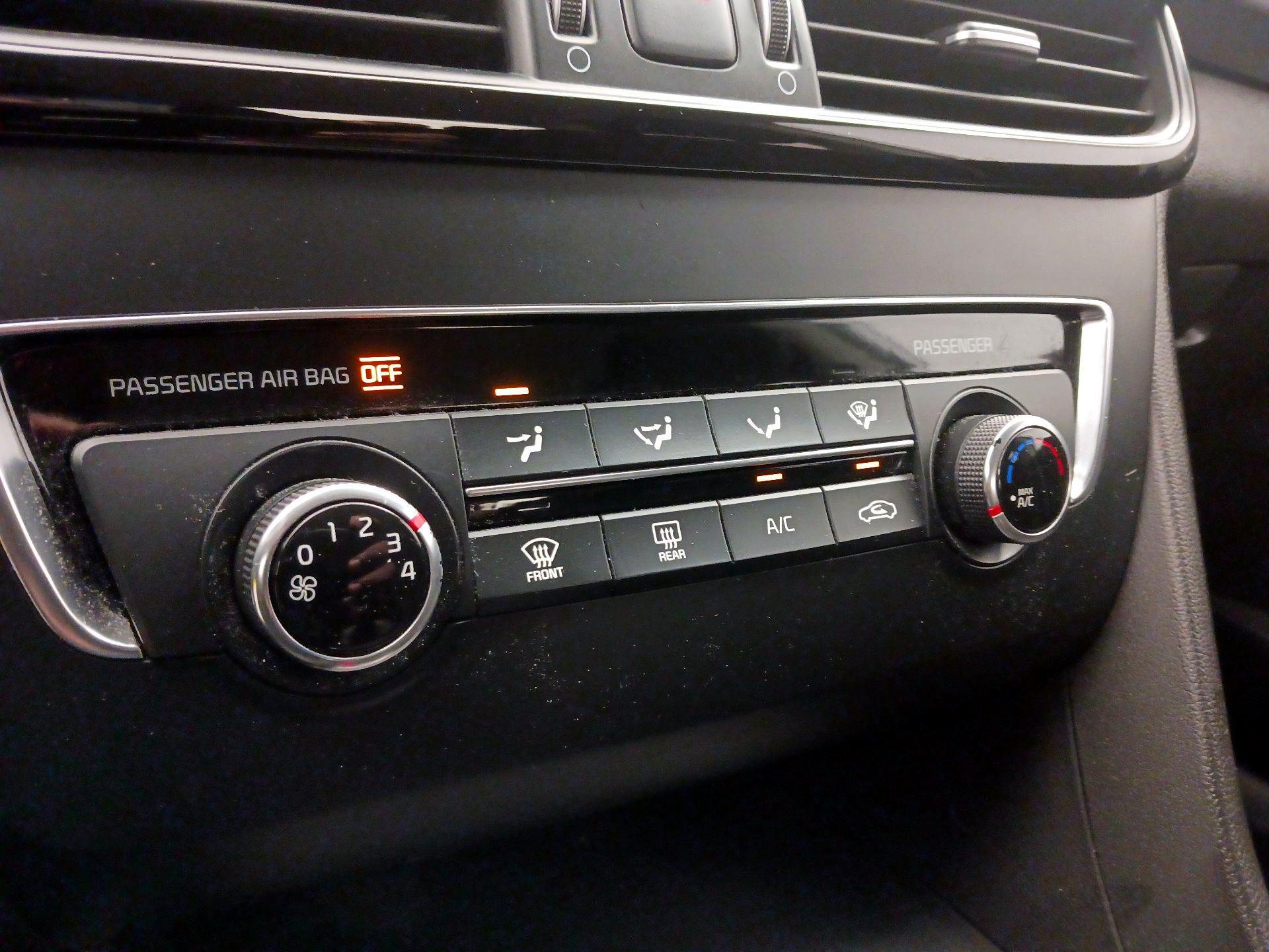 Thumbnail: 2016 Kia Optima - 17