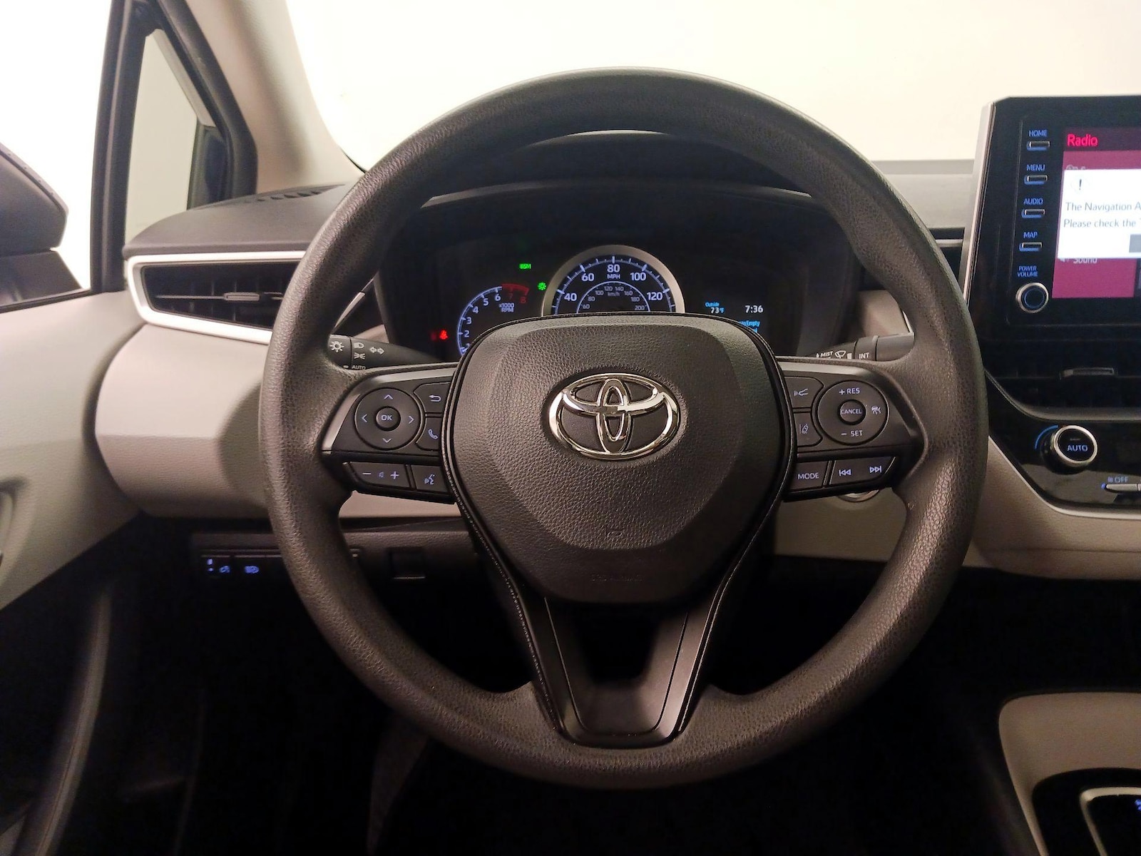 2020 Toyota Corolla LE - Photo 11