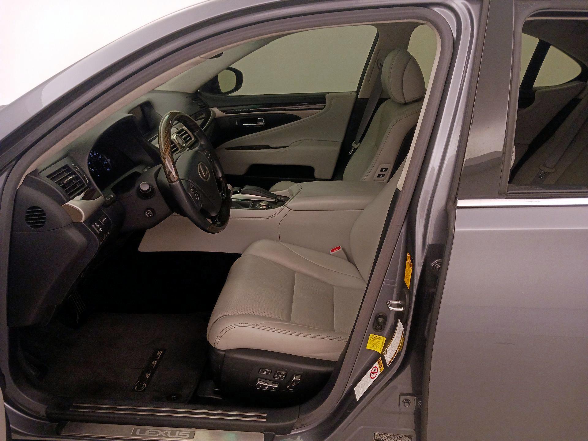 Thumbnail: 2015 Lexus LS - 11