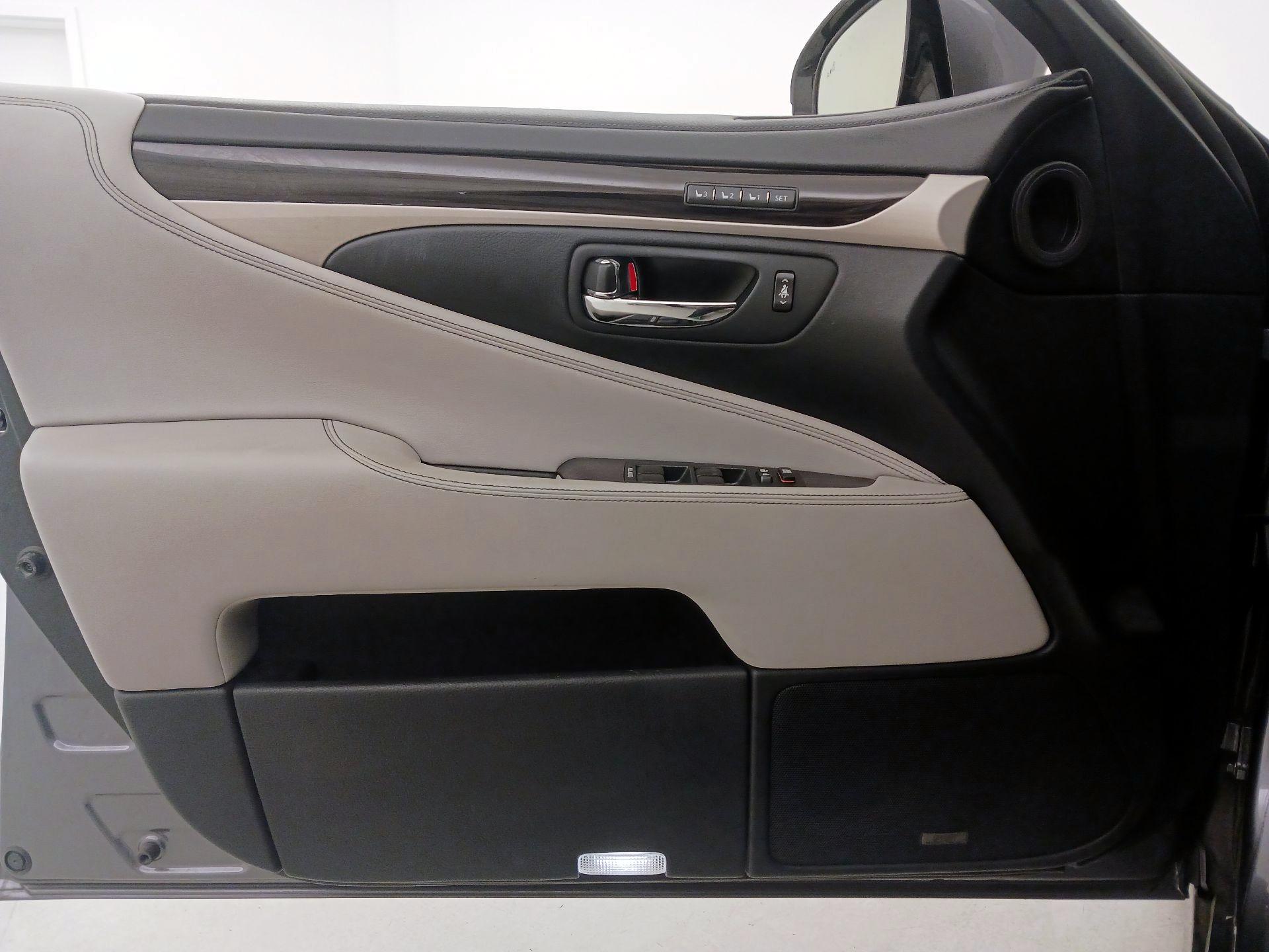 Thumbnail: 2015 Lexus LS - 12