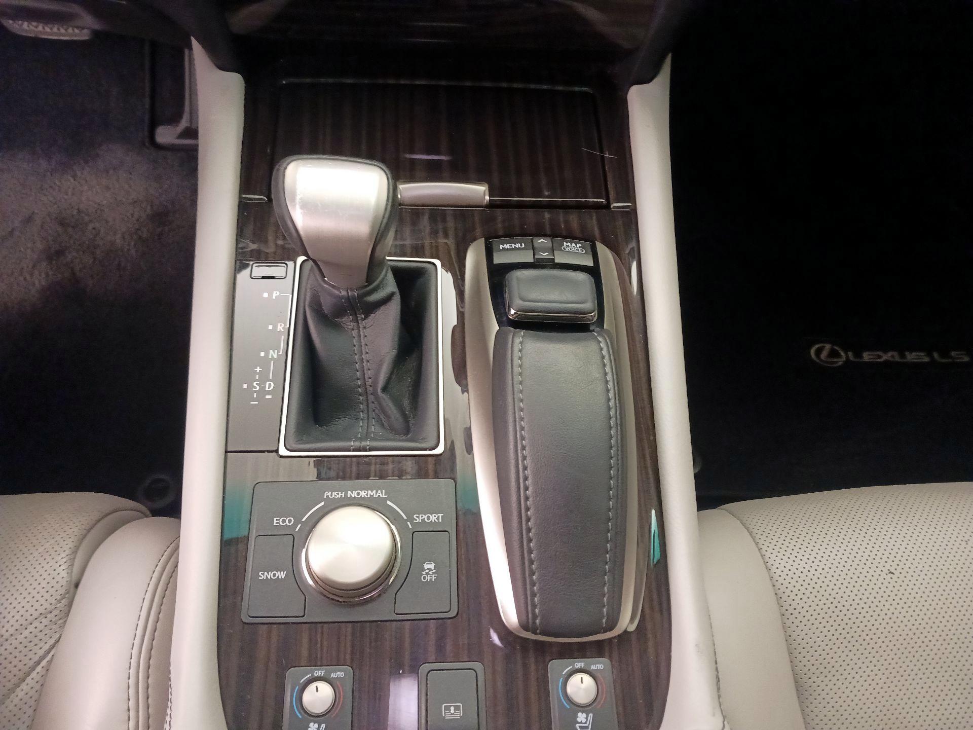 Thumbnail: 2015 Lexus LS - 18