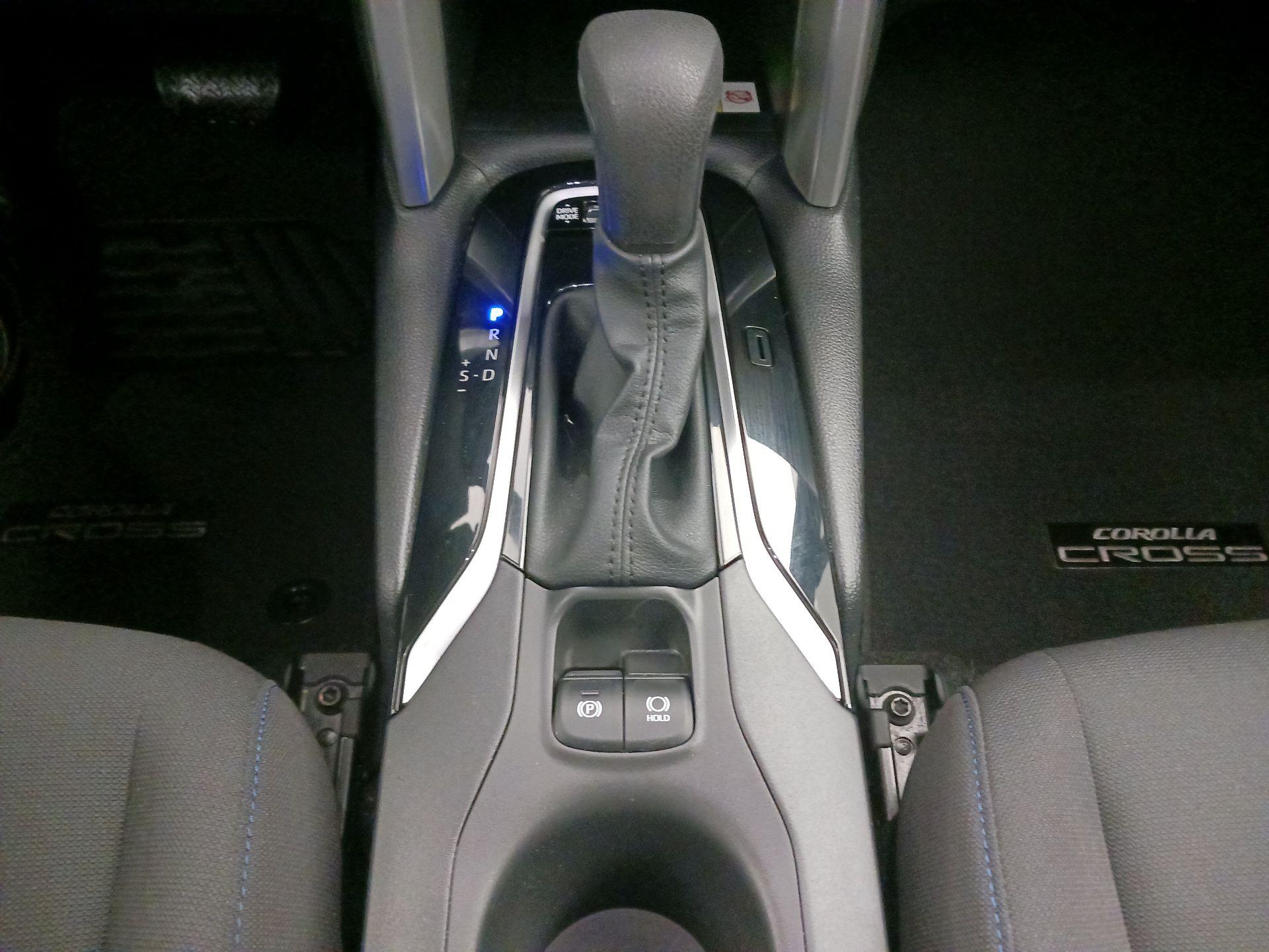 Thumbnail: 2023 Toyota Corolla Cross - 17