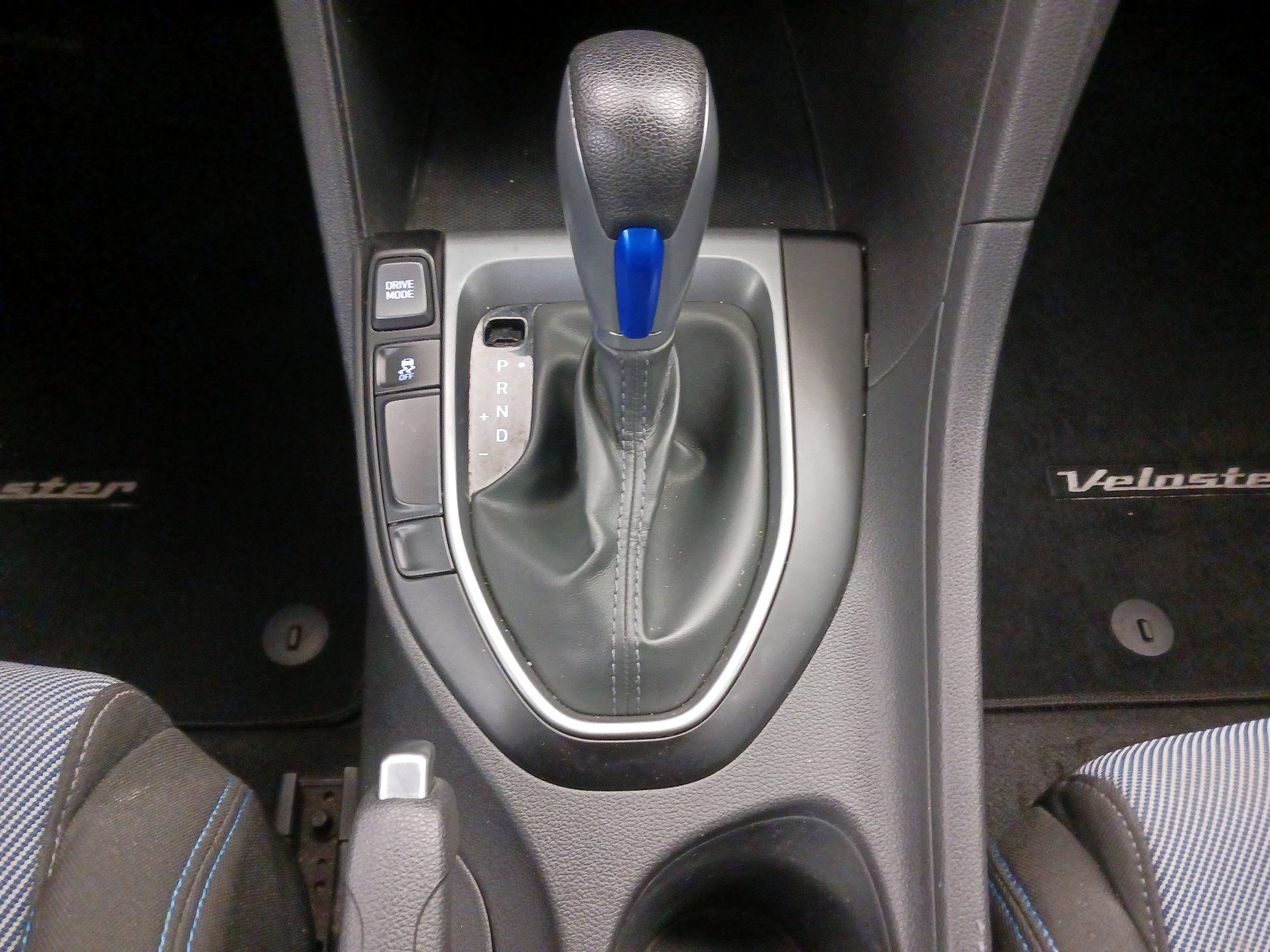 Thumbnail: 2019 Hyundai Veloster - 17
