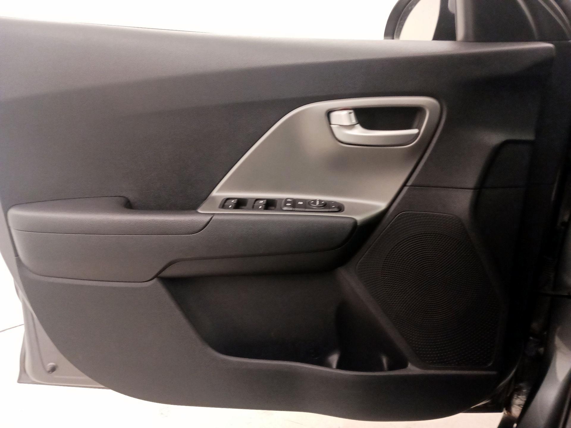 Thumbnail: 2018 Kia Niro - 12