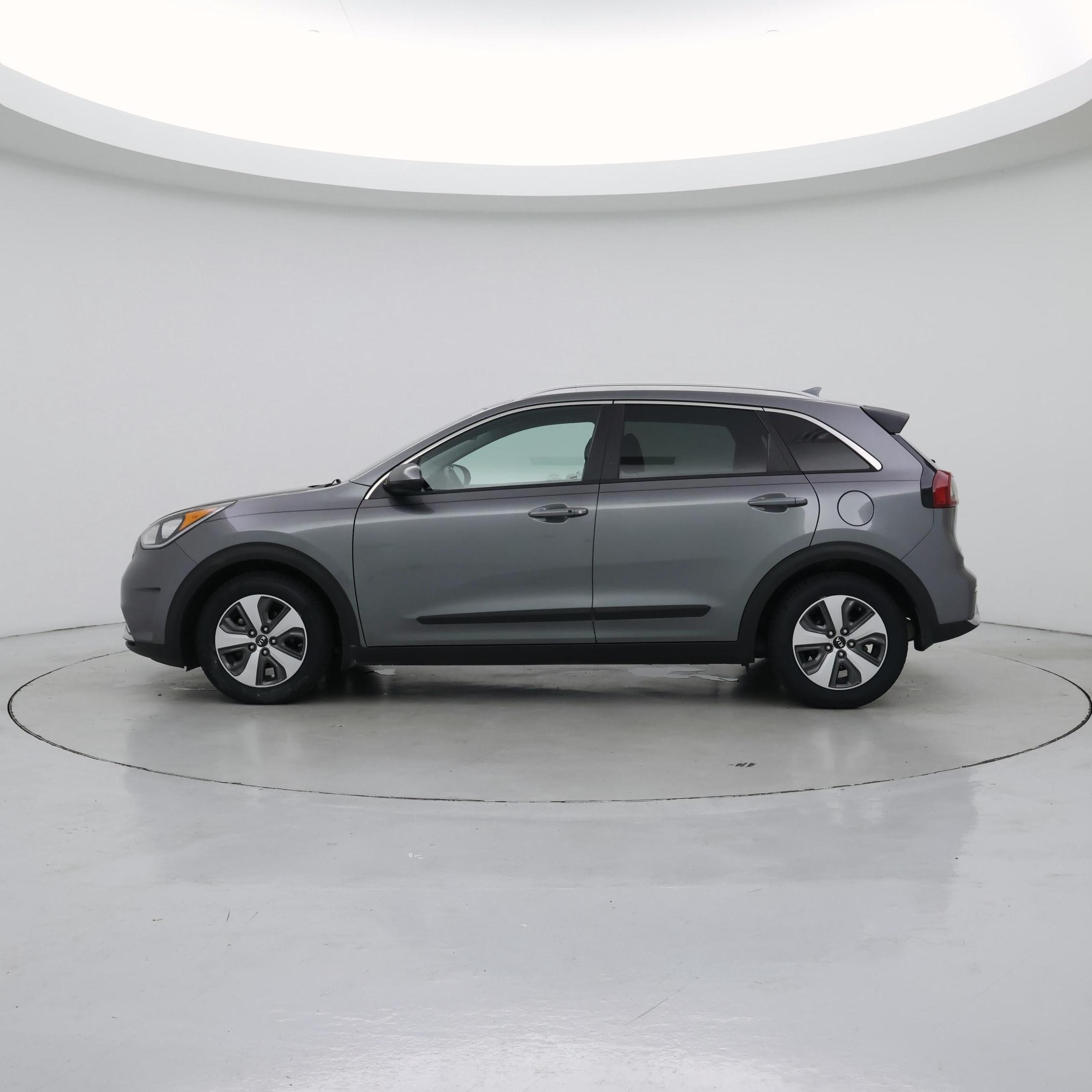 Thumbnail: 2018 Kia Niro - 3