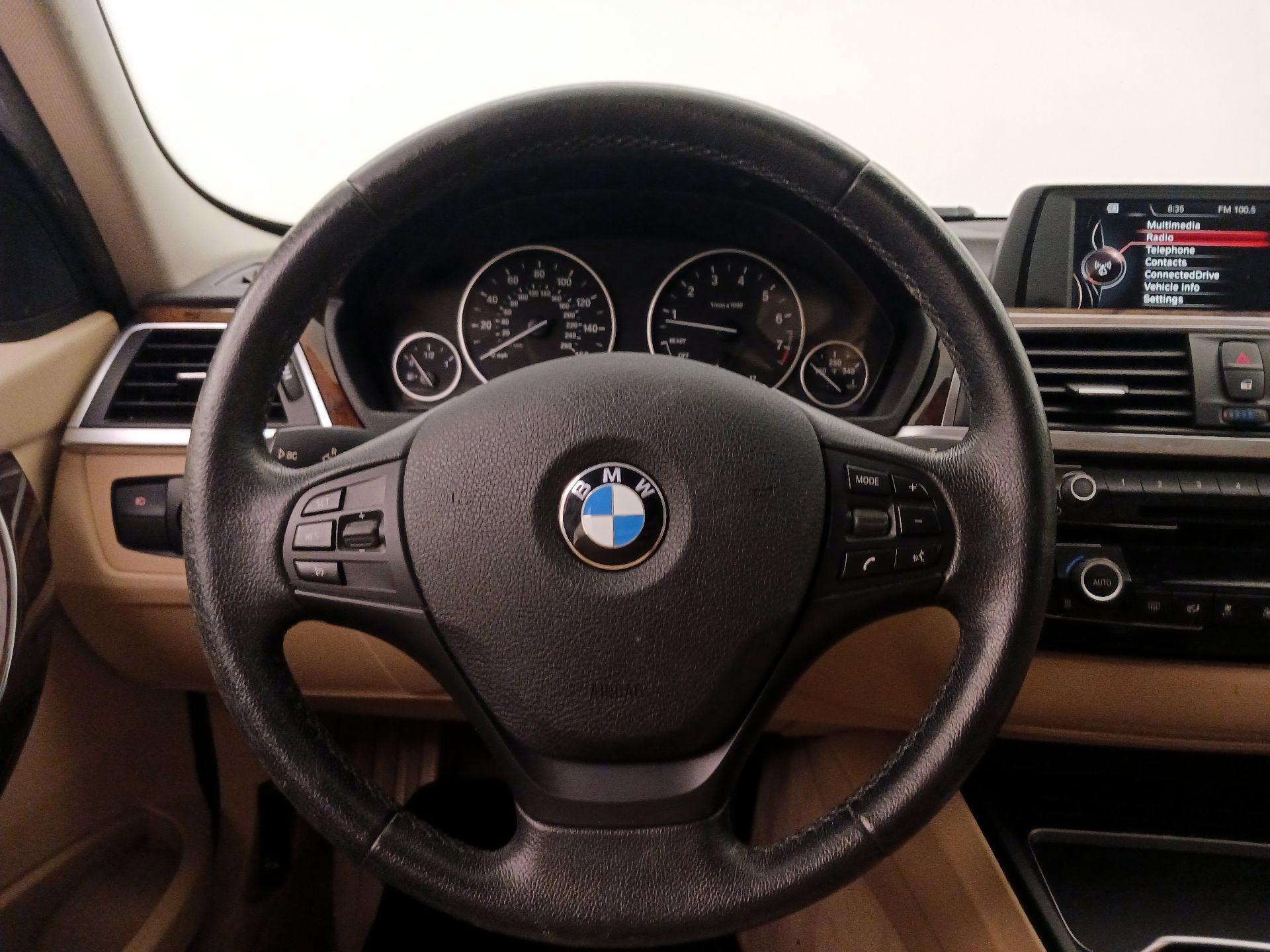 Thumbnail: 2016 BMW 3 Series - 10