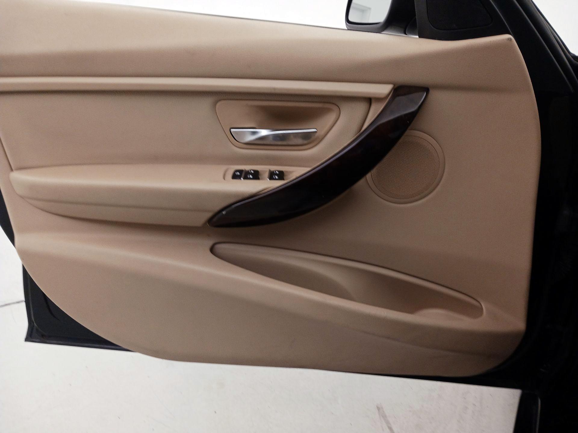 Thumbnail: 2016 BMW 3 Series - 12