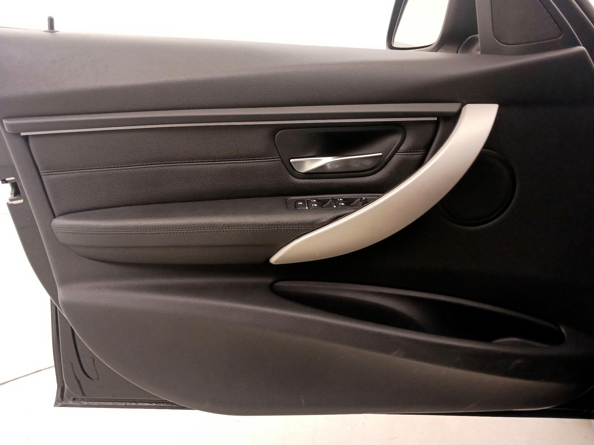 Thumbnail: 2017 BMW 3 Series - 12