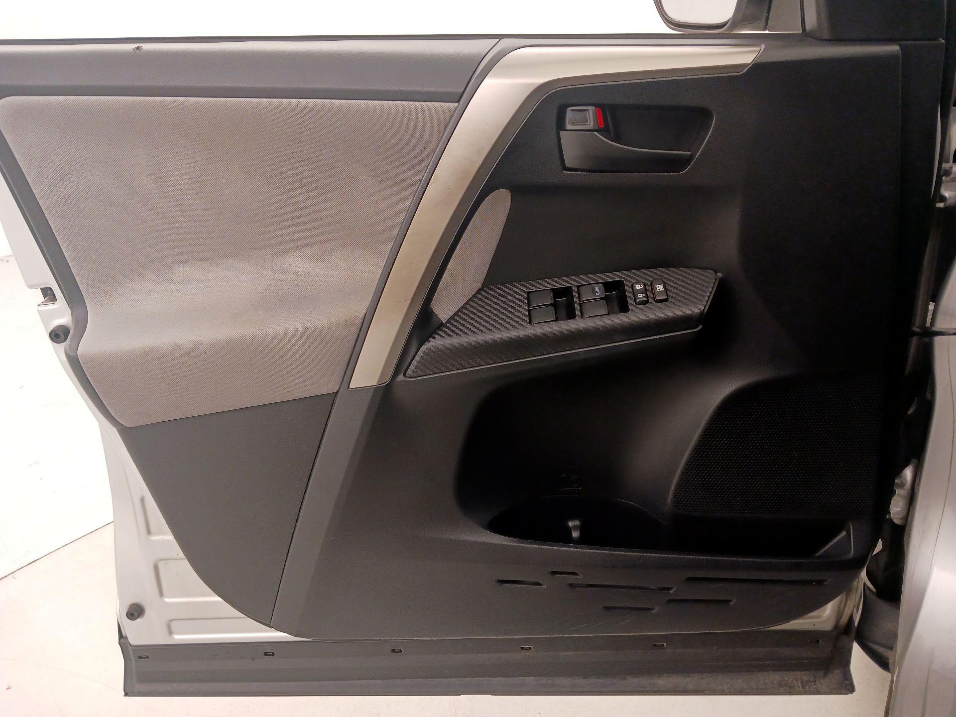 Thumbnail: 2015 Toyota RAV4 - 12