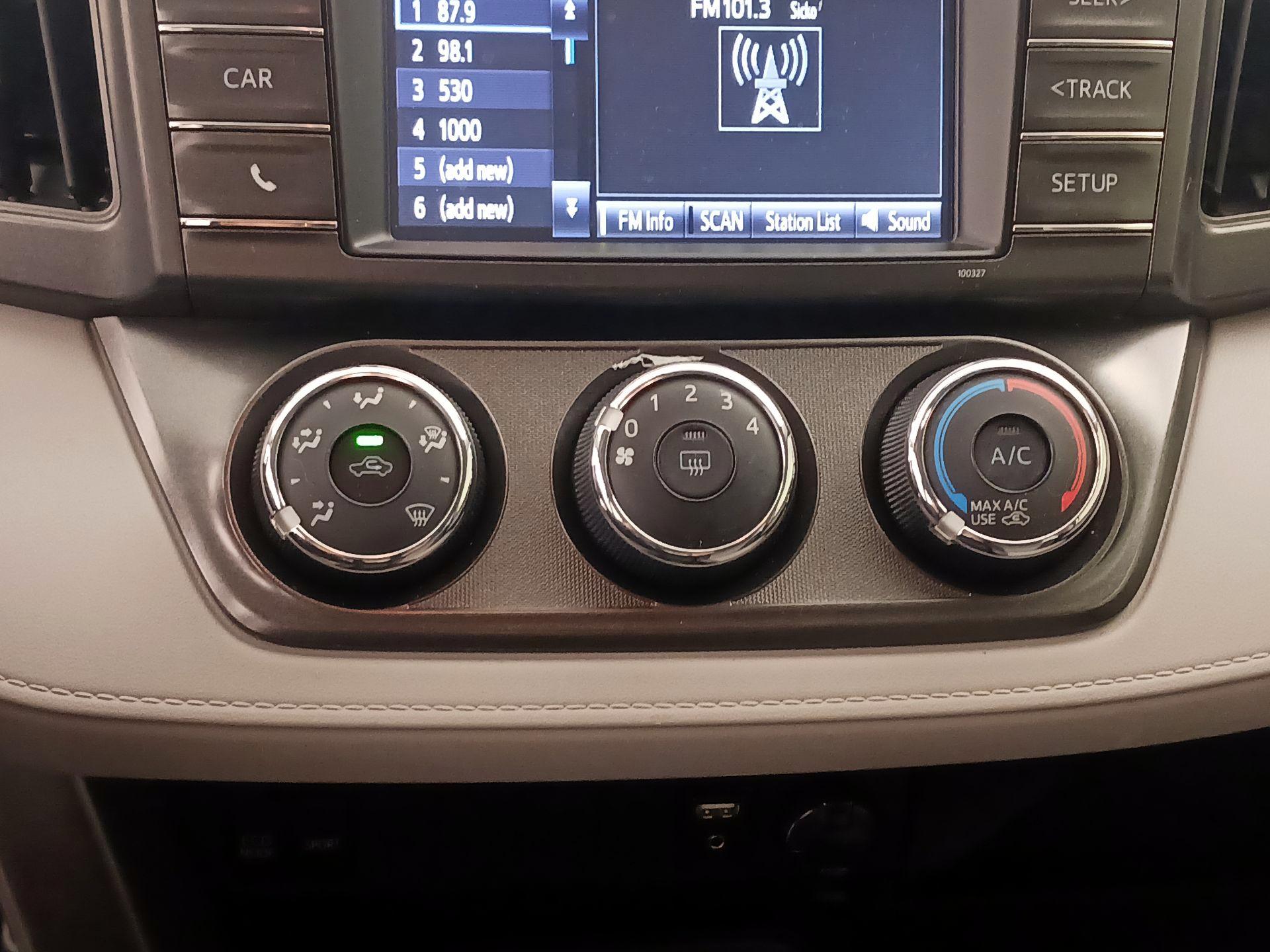 Thumbnail: 2015 Toyota RAV4 - 16