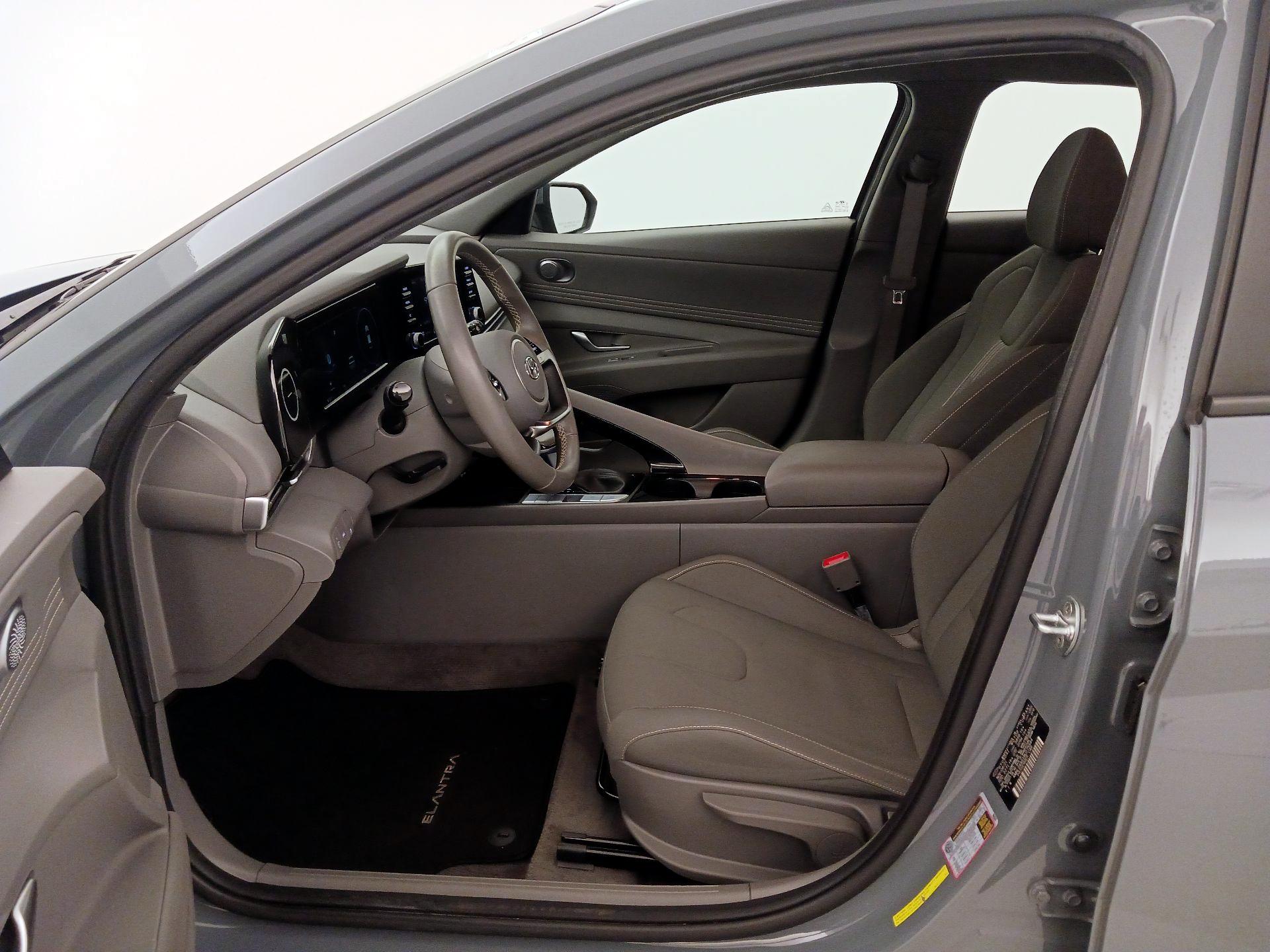 Thumbnail: 2022 Hyundai Elantra - 11