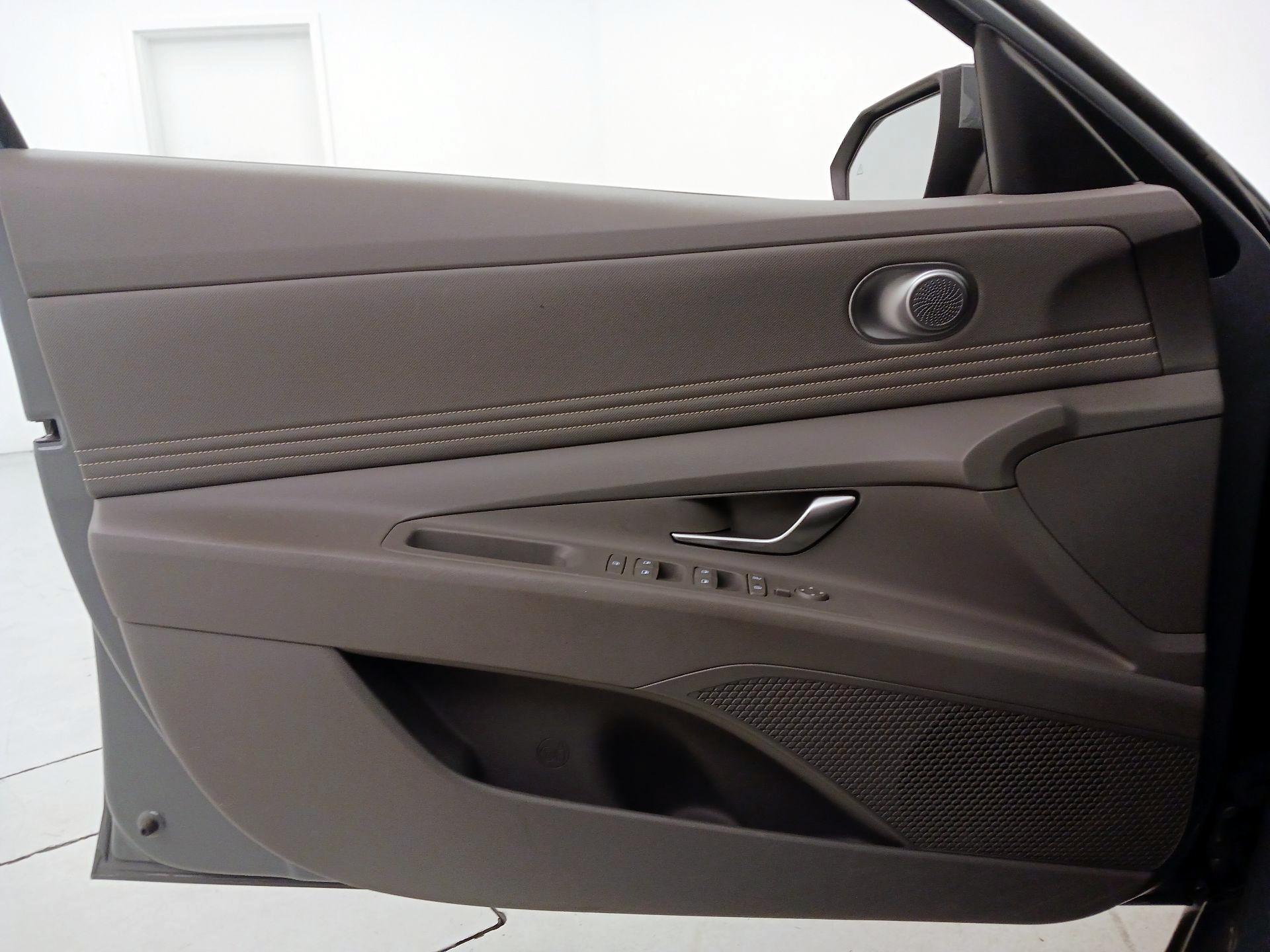 Thumbnail: 2022 Hyundai Elantra - 12