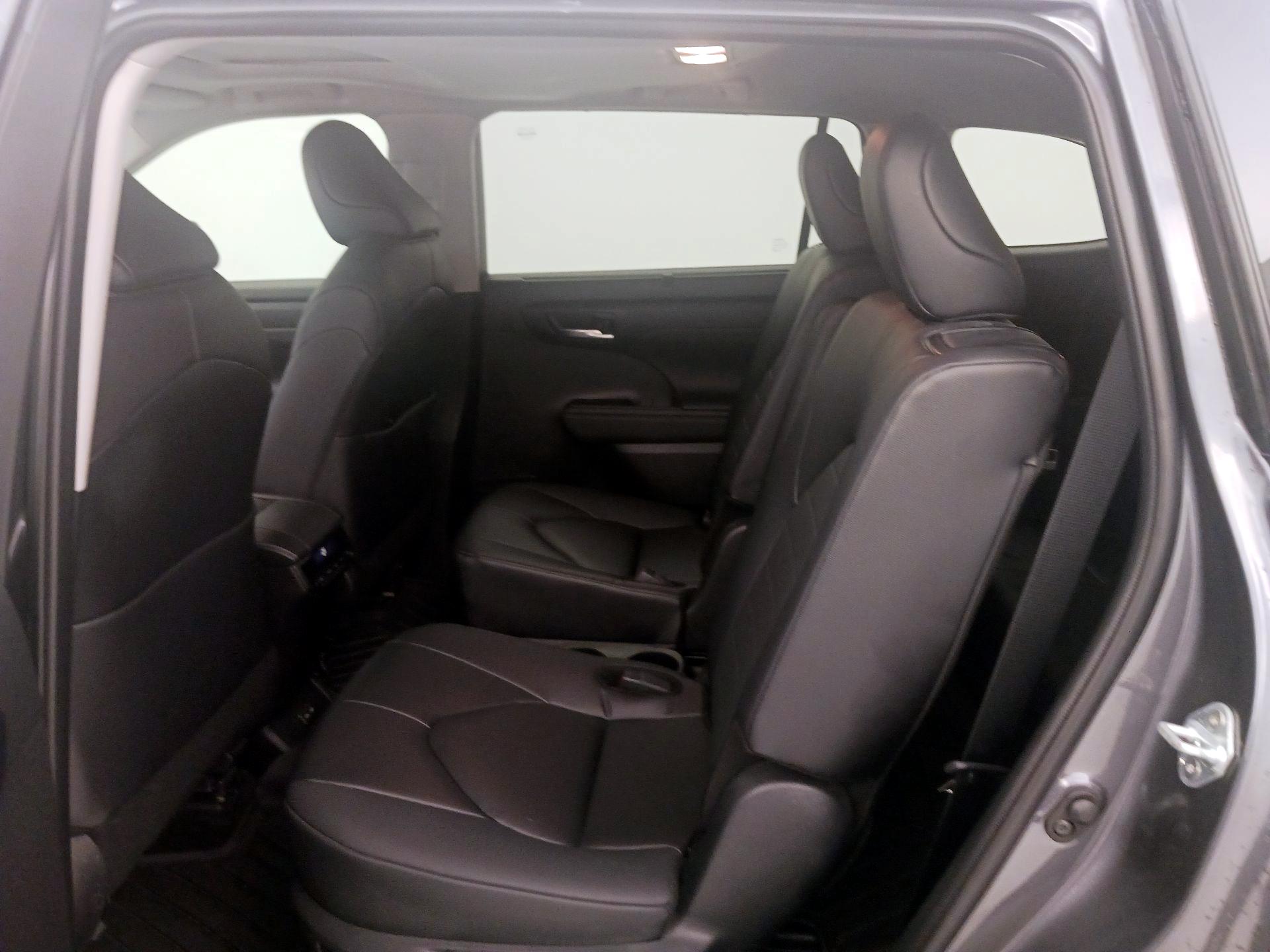Thumbnail: 2024 Toyota Highlander - 20
