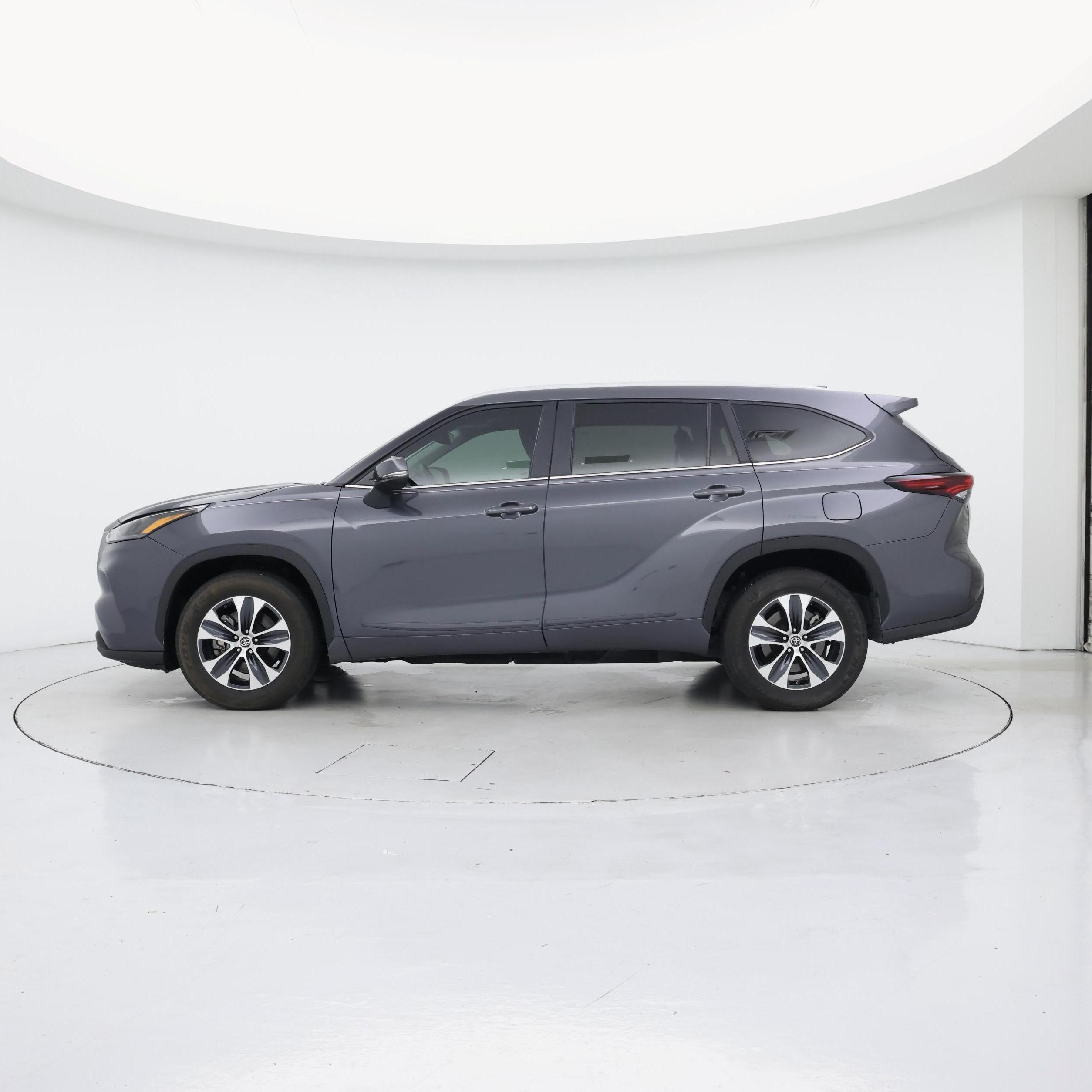 Thumbnail: 2024 Toyota Highlander - 3